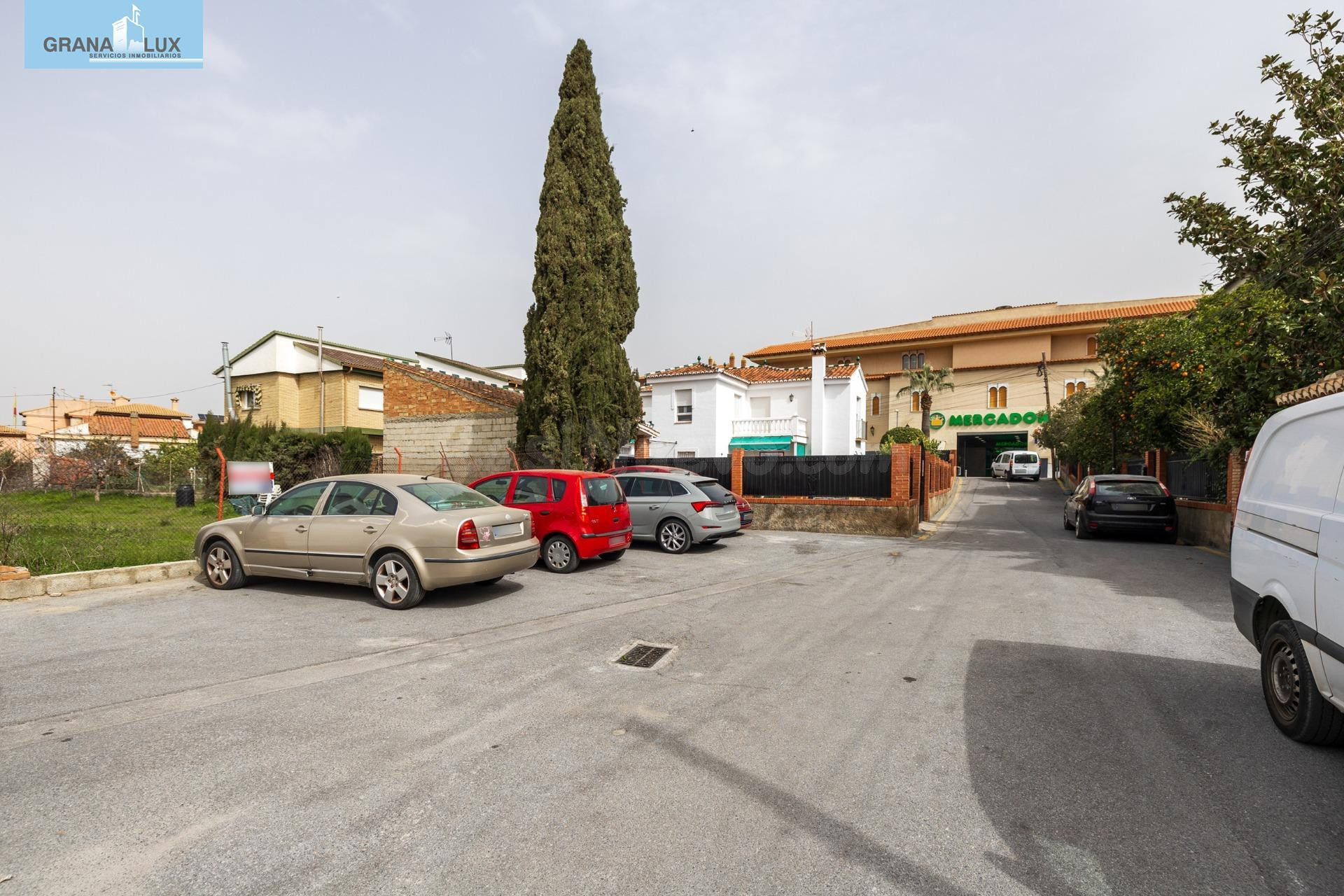 Solar urbano para construir tu chalet en la entrada de Cájar, frente Mercadona