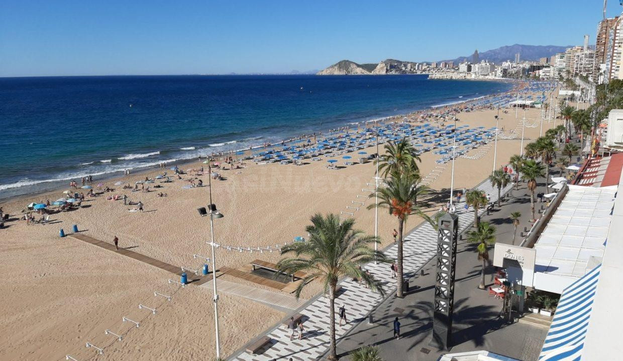 Amplio piso de esquina con terraza 20 m2 acristalada y vistas impresionantes al mar y Benidorm.