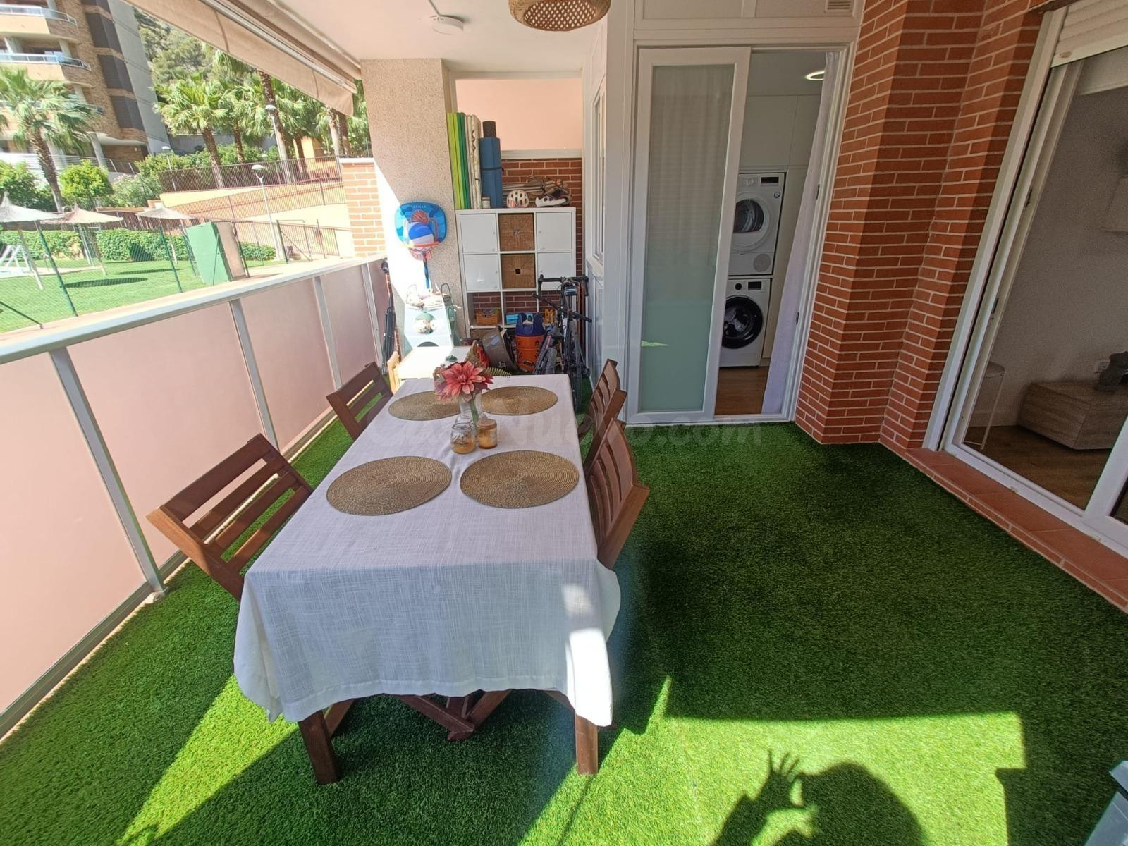 se vende apartamento en cala de Villajoyosa de dos dormitorios .