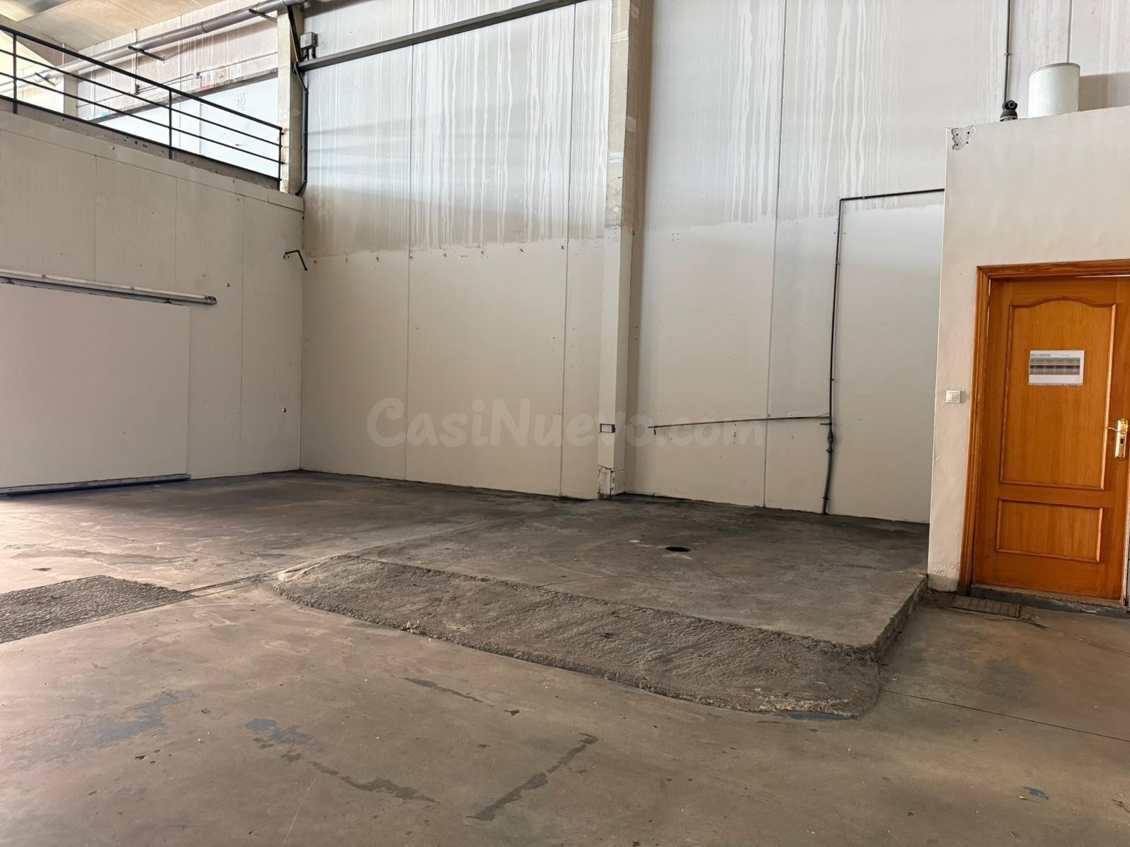 NAVE INDUSTRIAL EN ALQUILER CON OFICINAS, PARKING PRIVADO Y  - foto 5