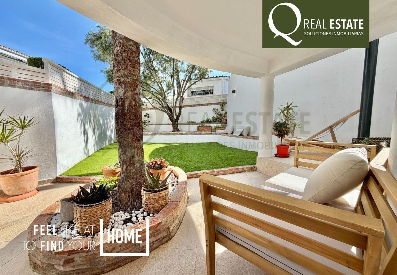 Villa mediterránea con piscina y jardín en Muchavista para f