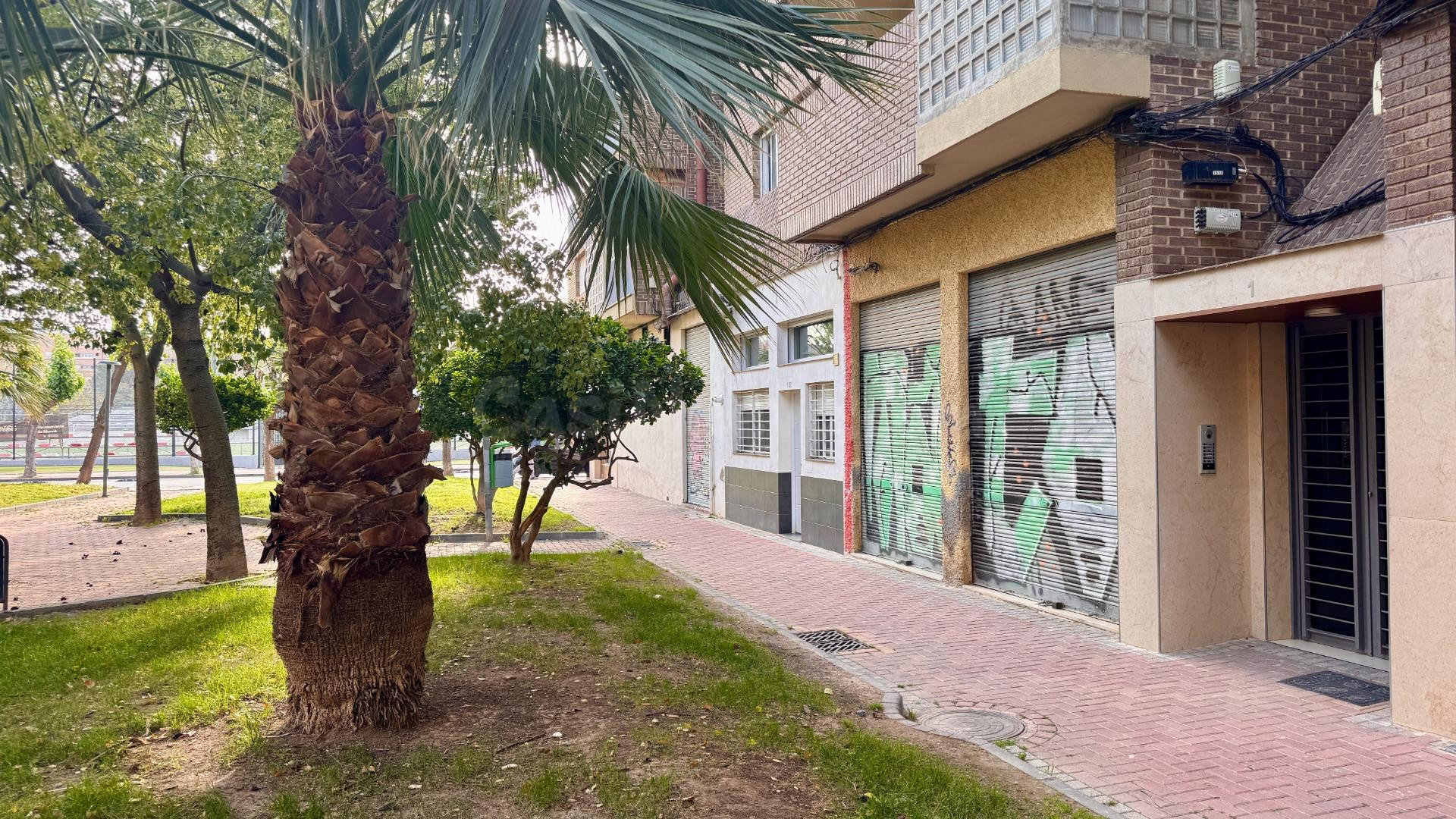 JUNTO A POLIDEPORTIVO JOSÉ BARNES - foto 2