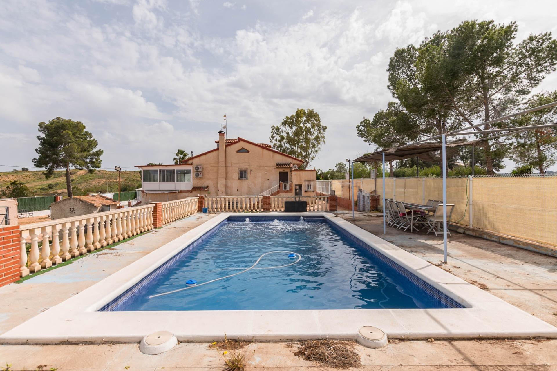 Casa 5 habitaciones 307m² en venta - Los periquitos