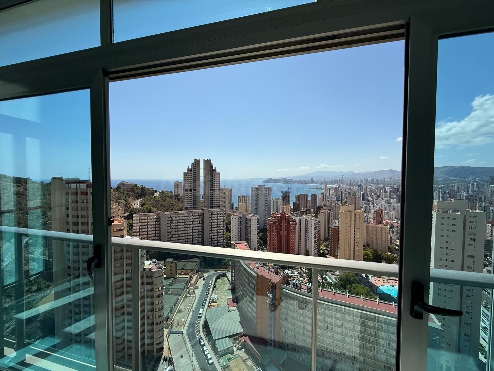 Ampio piso con vistas espectaculares al mar y Benidorm en zo - foto 4