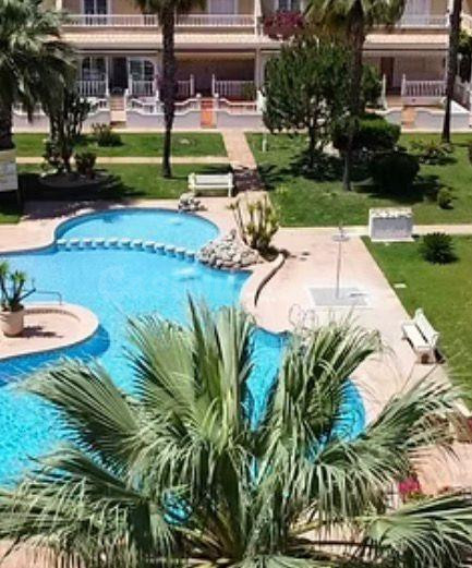 PISO CON 55M2 DE PATIO EN RESIDENCIAL EL DIVINO