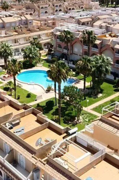 PISO CON 55M2 DE PATIO EN RESIDENCIAL EL DIVINO - foto 3