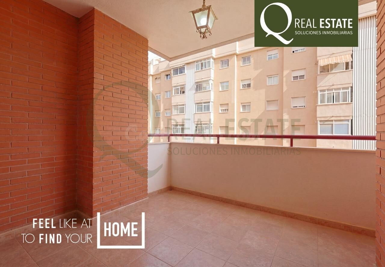 Piso con terraza, piscina y urbanización completa en excelen