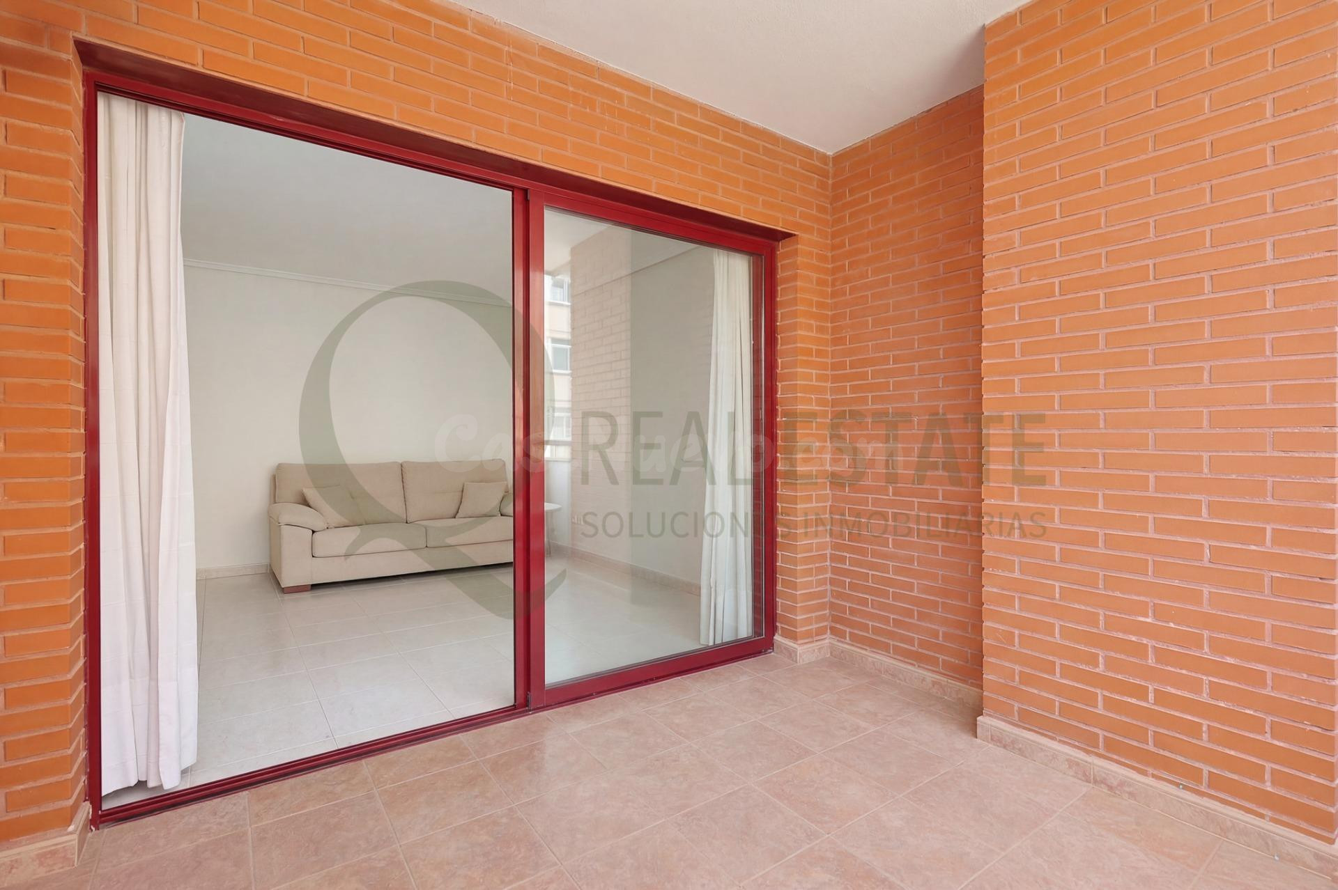 Piso con terraza, piscina y urbanización completa en excelen - foto 2