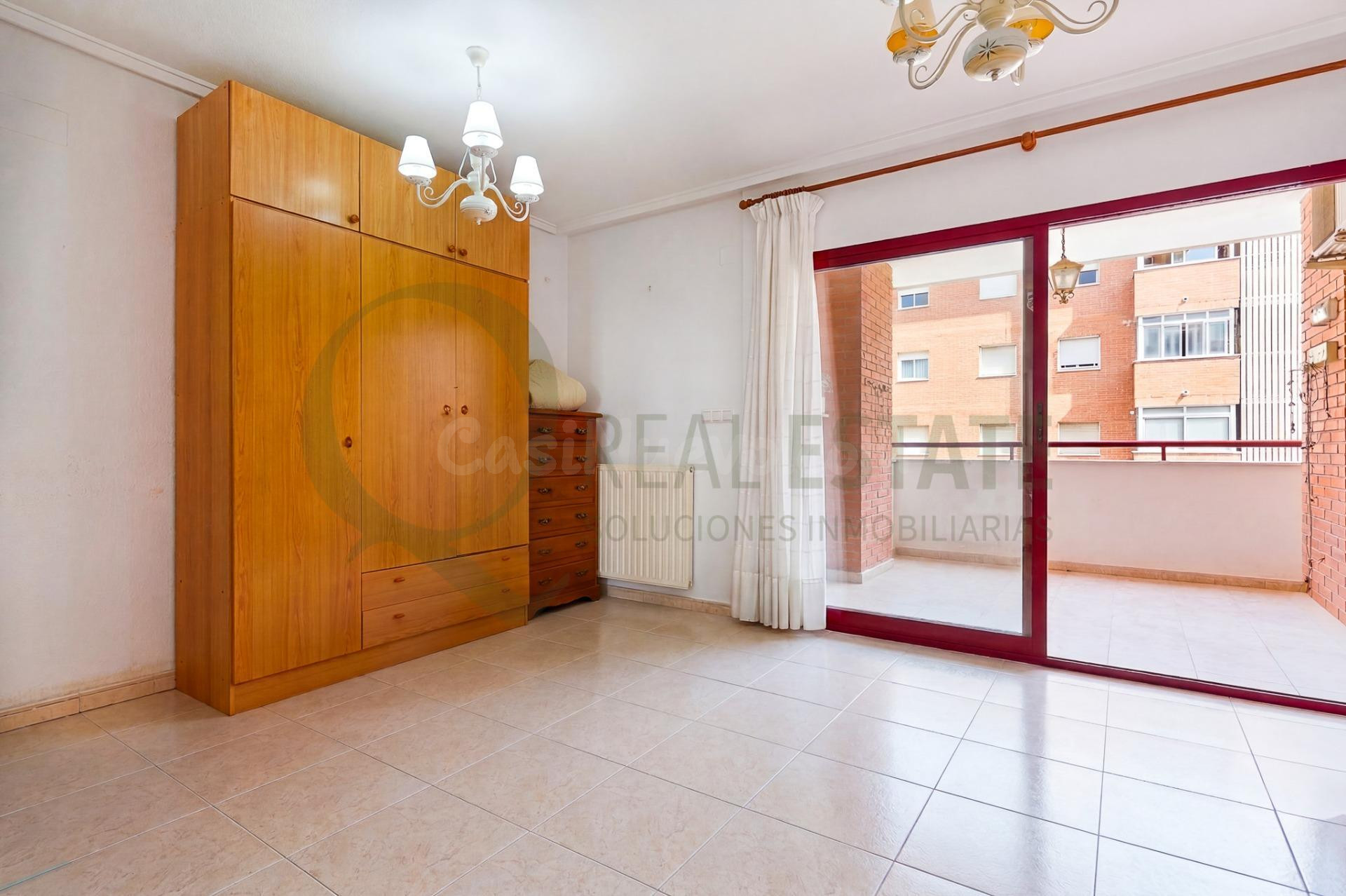 Piso con terraza, piscina y urbanización completa en excelen - foto 3