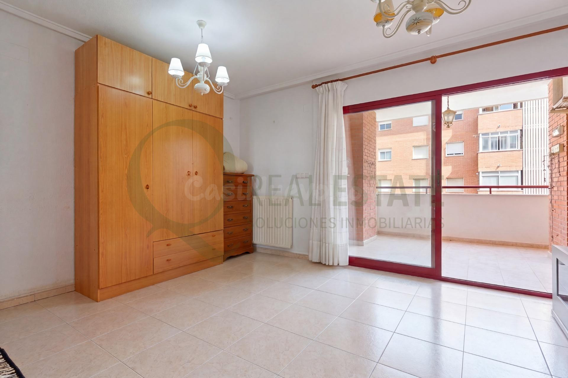 Piso con terraza, piscina y urbanización completa en excelen - foto 5