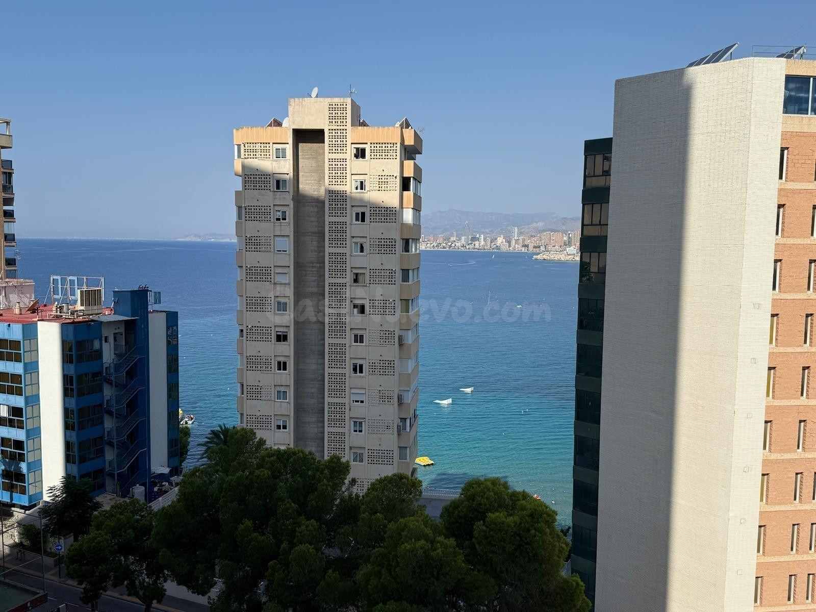 Precioso reformado piso con 3 dormitorios y vistas al mar a  - foto 2