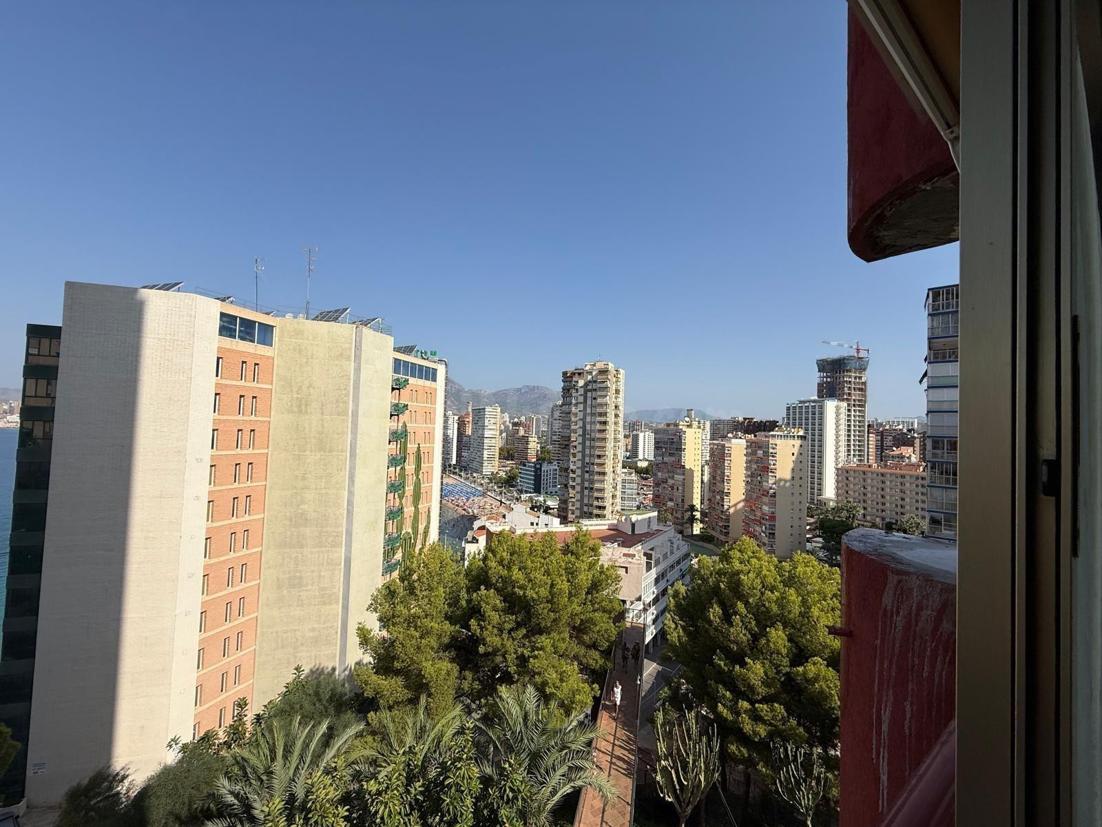 Precioso reformado piso con 3 dormitorios y vistas al mar a  - foto 3