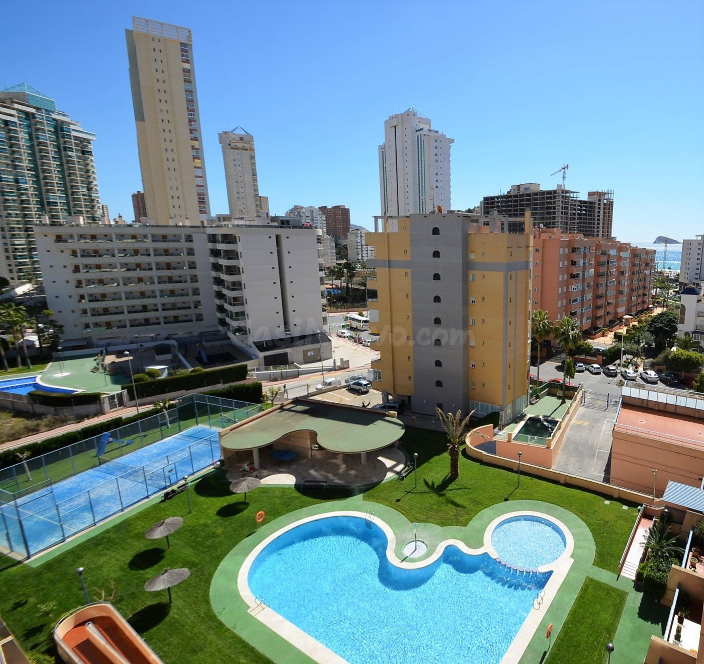 SE VENDE PISO CON GARAJE DE DOS DORMITORIOS CALA VILLAJOYOSA - foto 2