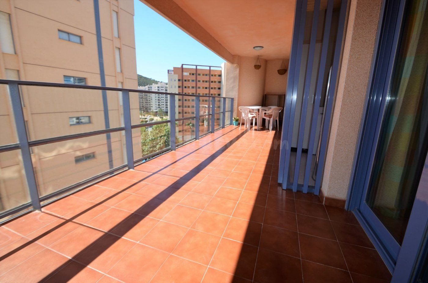 SE VENDE PISO CON GARAJE DE DOS DORMITORIOS CALA VILLAJOYOSA - foto 5