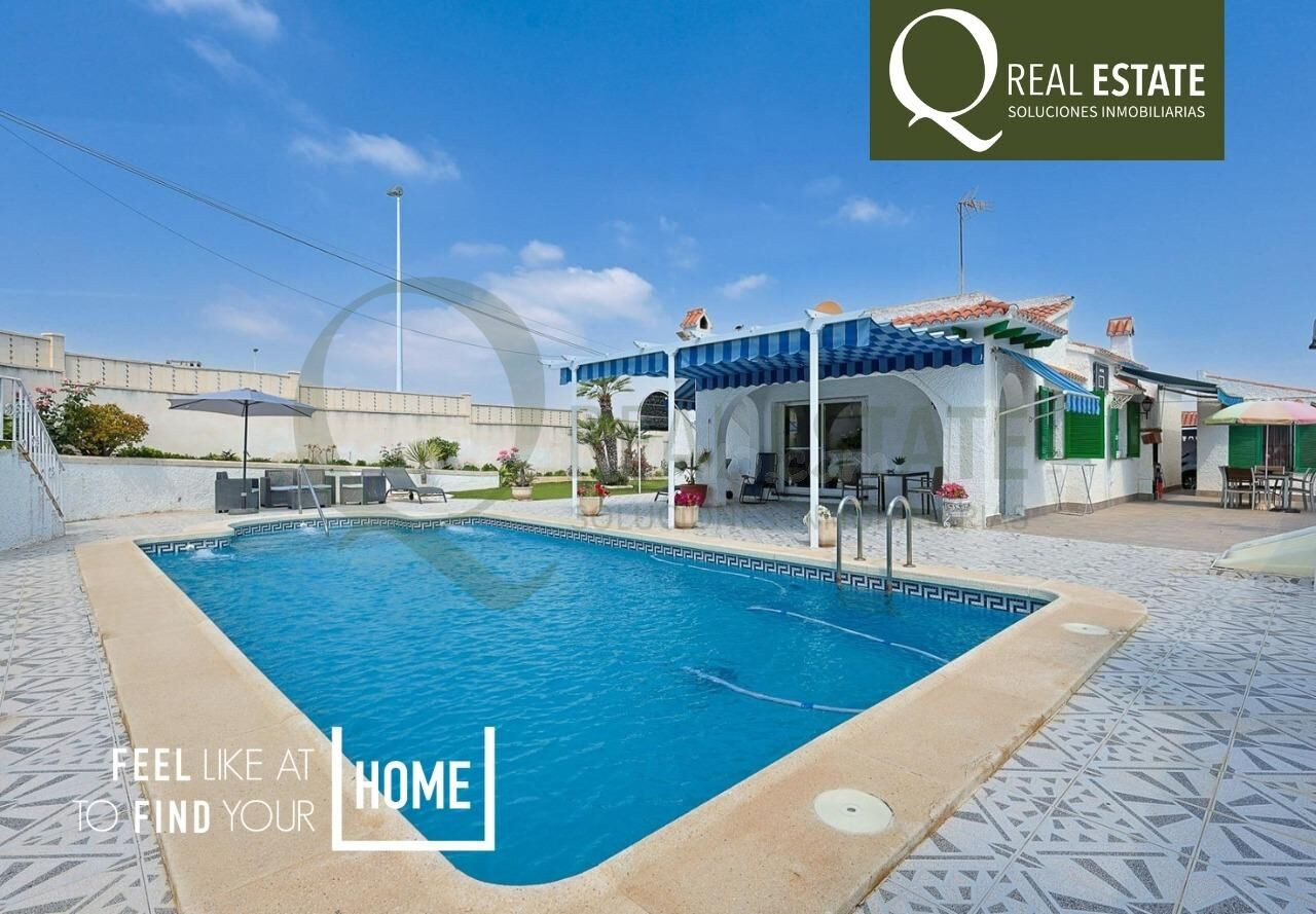 Chalet independiente en esquina con piscina privada y solári