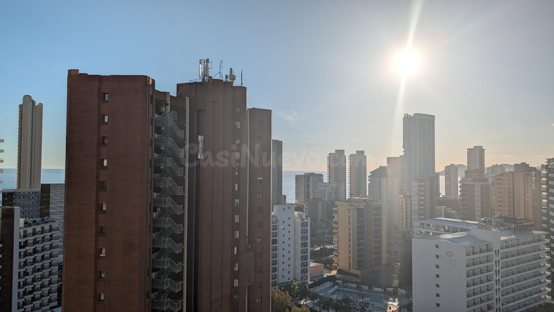 Apartamento en la mejor urbanización de Benidorm con garaje  - foto 2