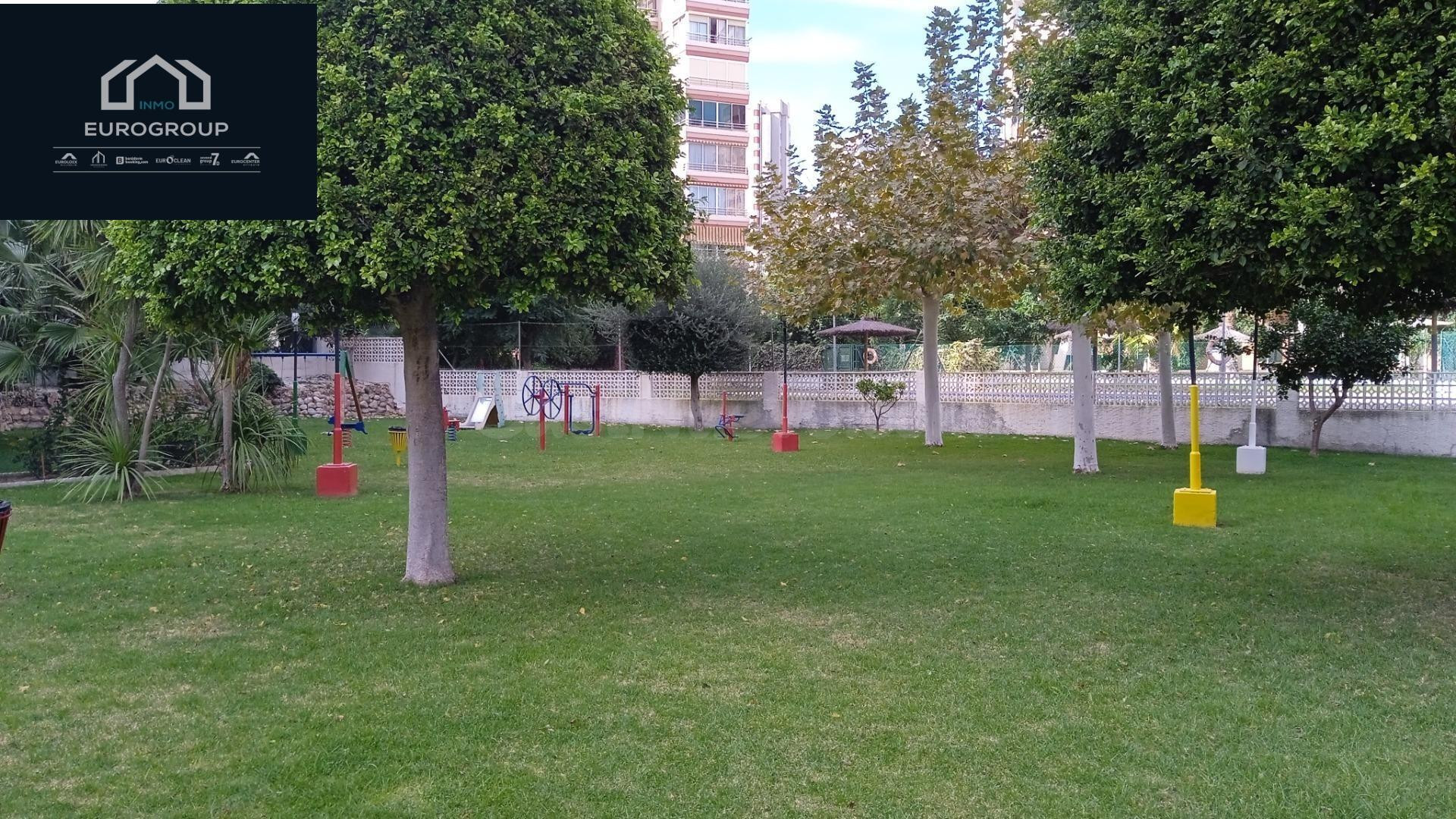 APARTAMENTO DE UN DORMITORIO CON PARKING NUMERADO Y PISCINA  - foto 2