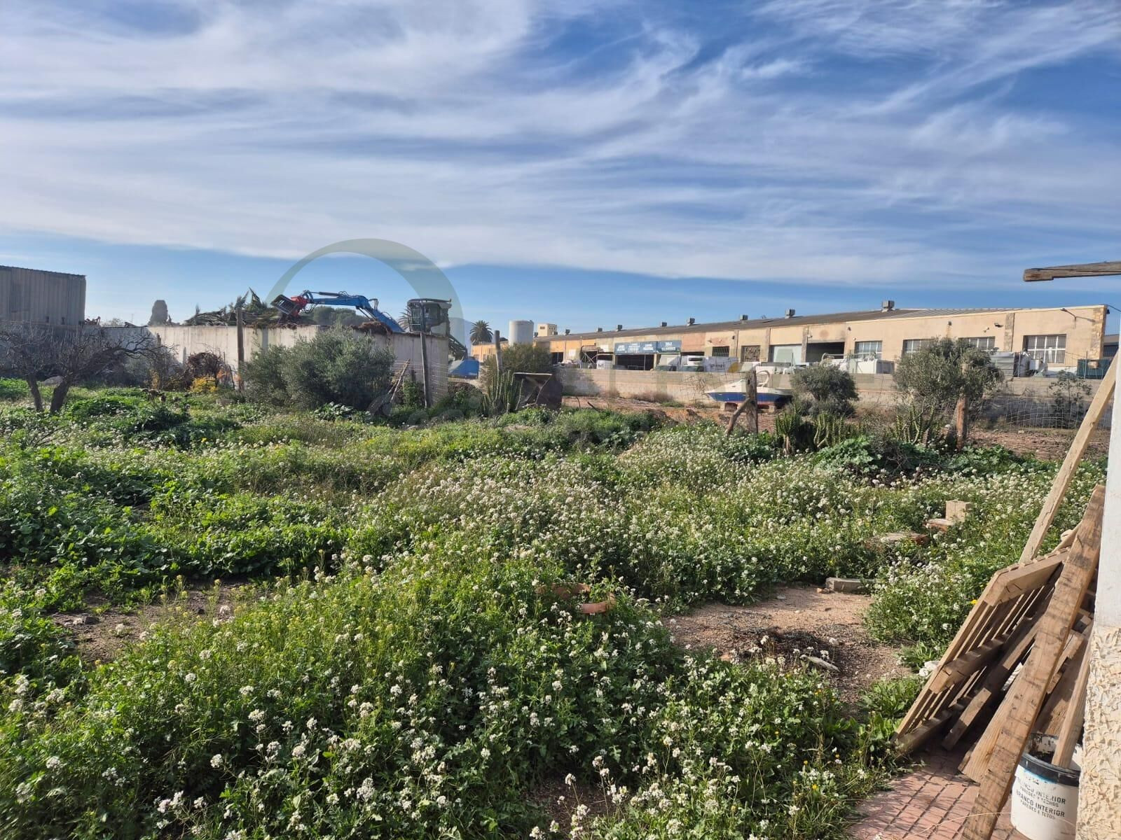 Parcela urbana industrial en Alicante: más de 3.900 m2 para  - foto 2