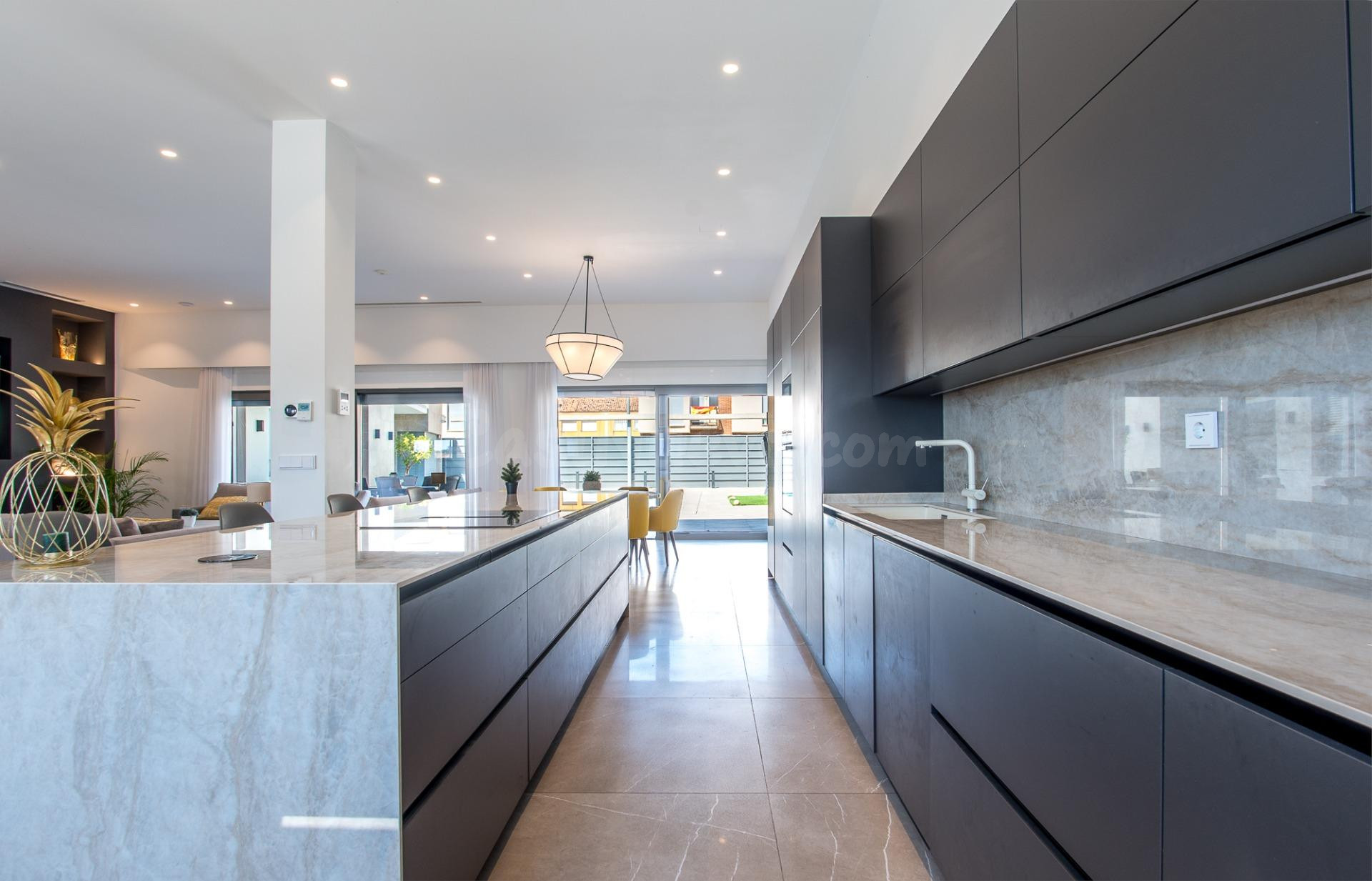 Exclusividad, diseño y confort en un chalet único en Beniajá - foto 3