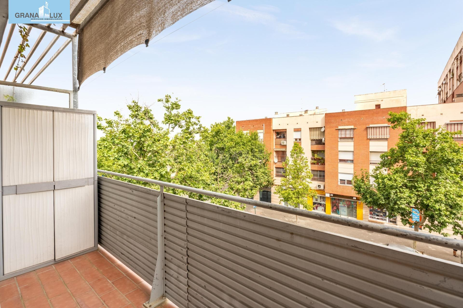 EN VENTA ATICO DÚPLEX CON GRAN TERRAZA JUNTO ESTACIÓN DE AUT - foto 4