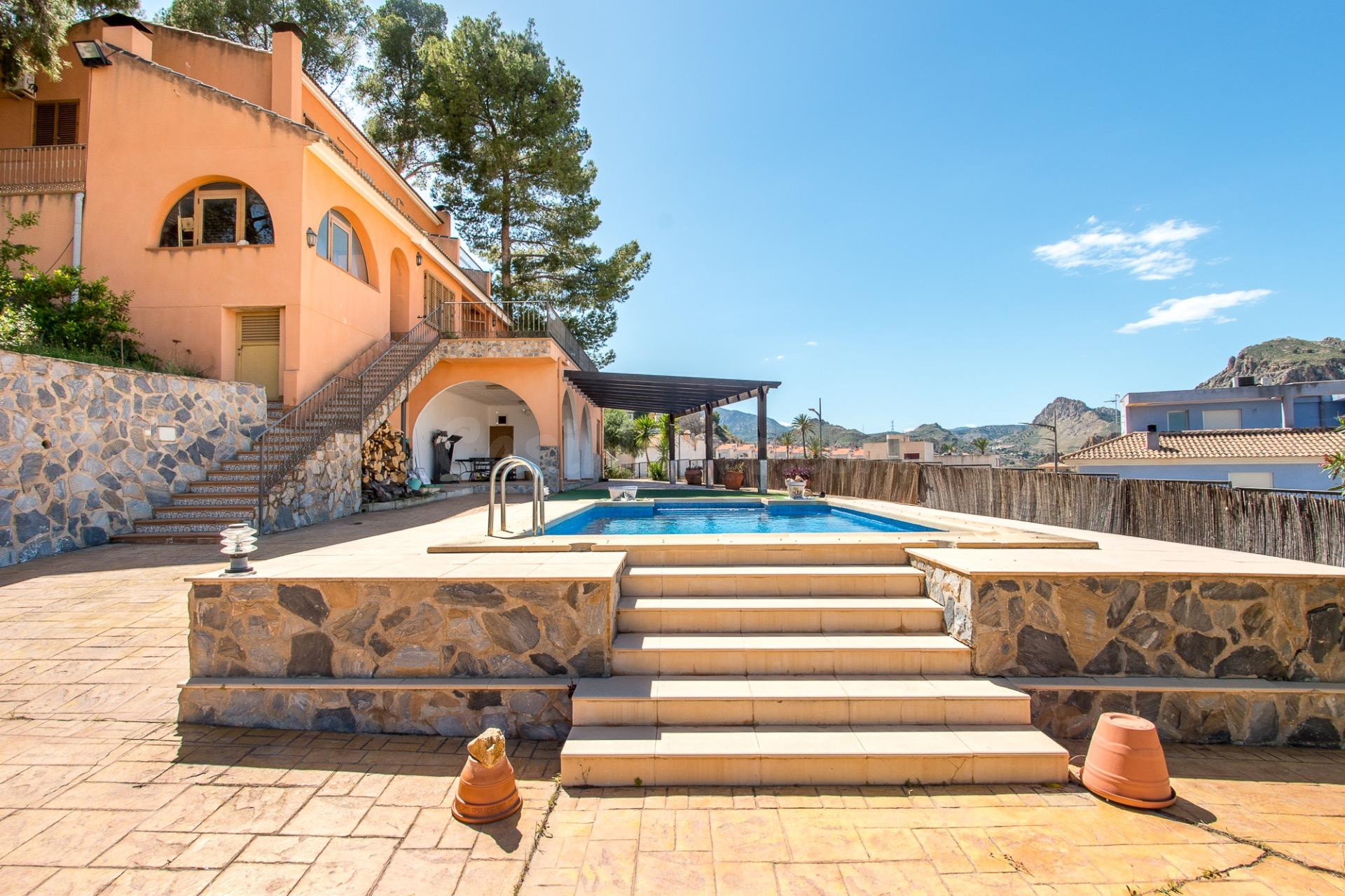 Espectacular finca con dos viviendas  en mas de 3.000 m2  de - foto 2