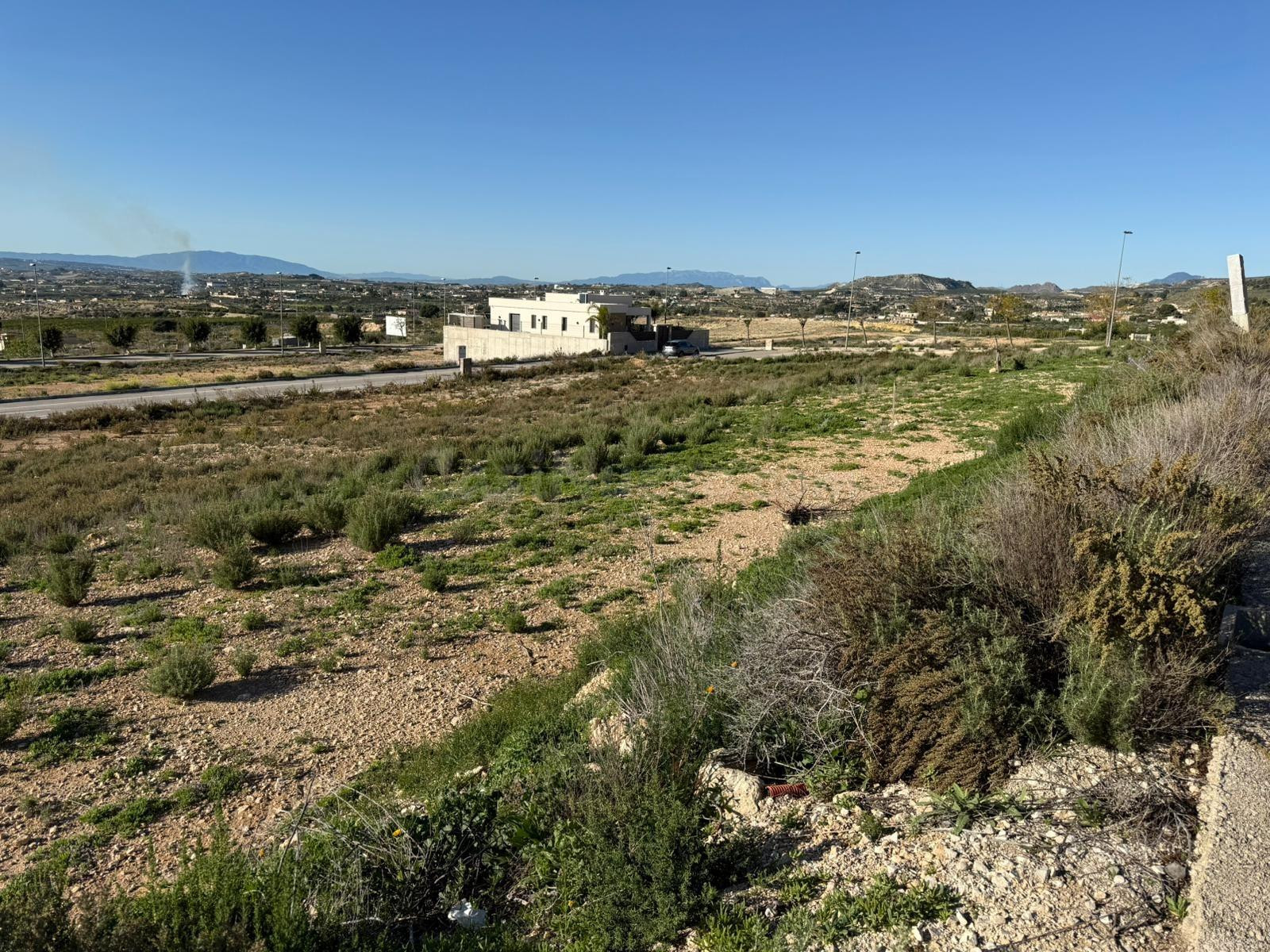 ✨ Oportunidad única en Las Kalendas zona residencial a escas - foto 2