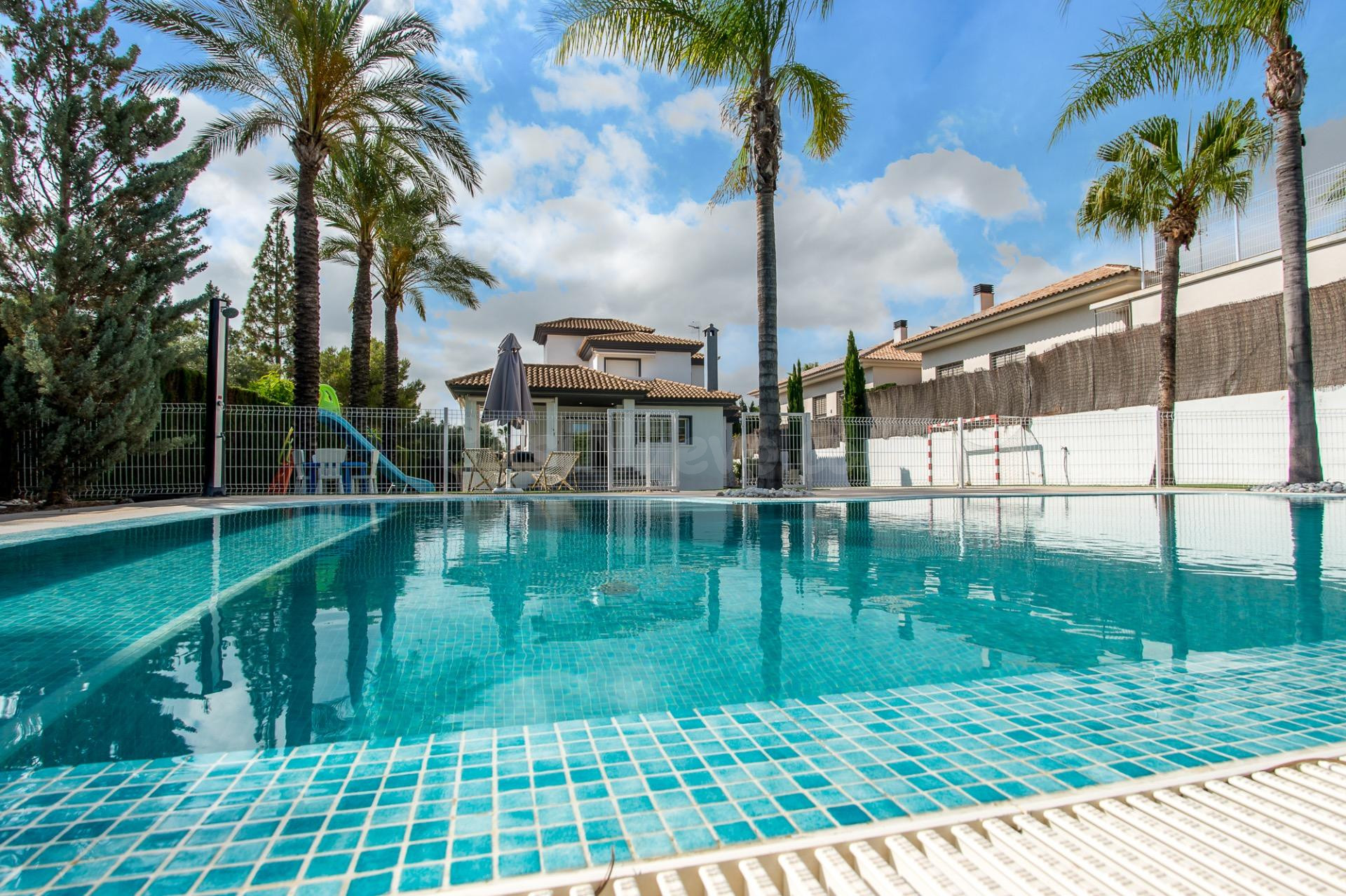 CHALET CON PARCELA DE MAS DE 1000M2 EN LA ALCAYNA