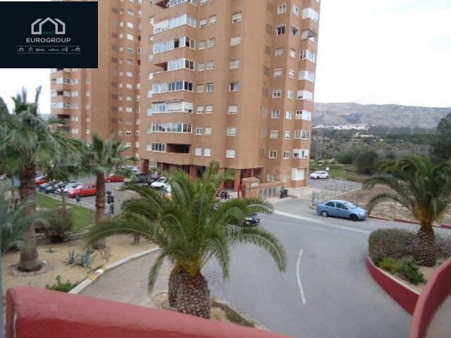FANTASTICA VIVIENDA DE 2 DORMITORIOS Y 2 BAÑOS CON PARKING COMUNITARIO Y PISCINA EN PLAYA DE PONIENTE, HOTEL BALI !!!!!  ACTUALMENTE ALQUILADO HASTA MARZO 2027