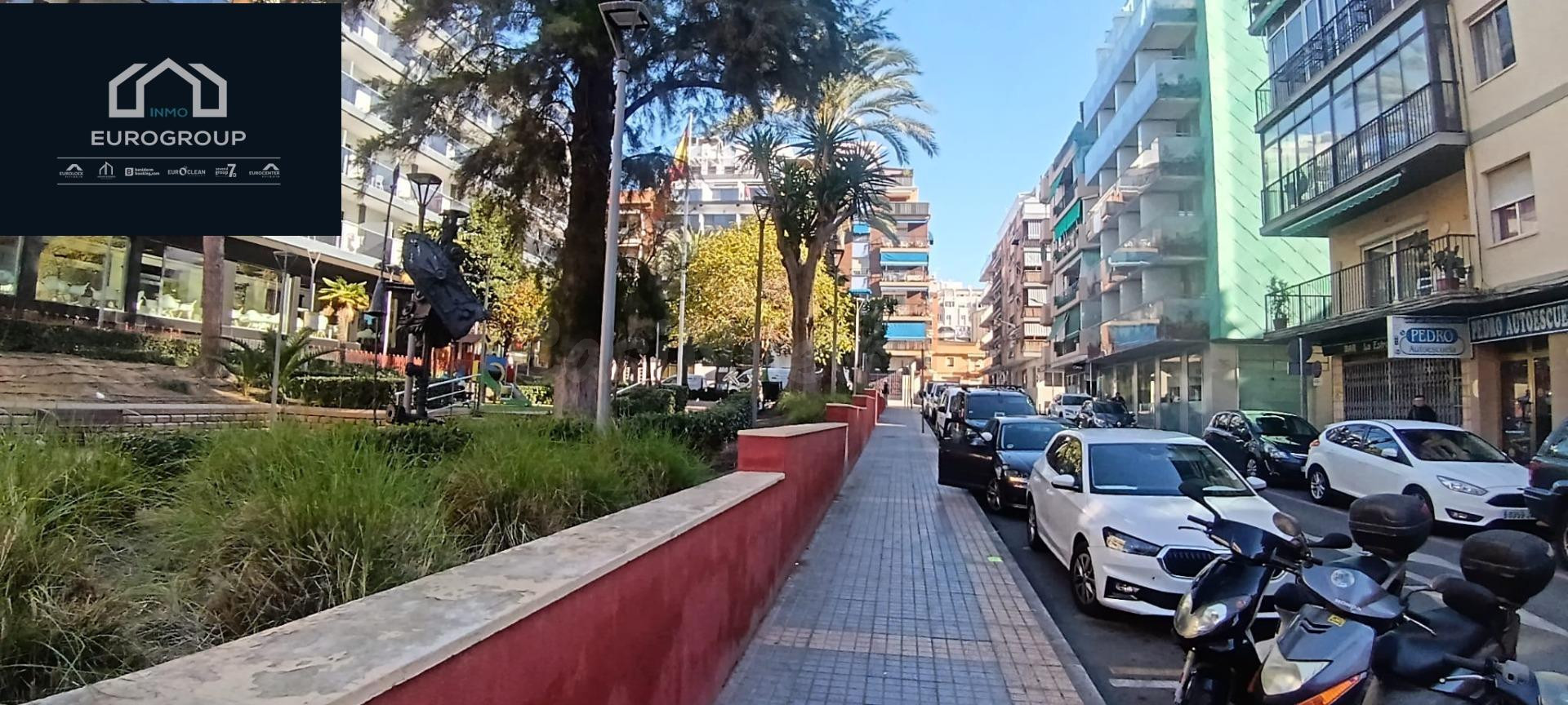 LOCAL EN EL CENTRO DE BENIDORM, MUCHO PASO DE GENTE,