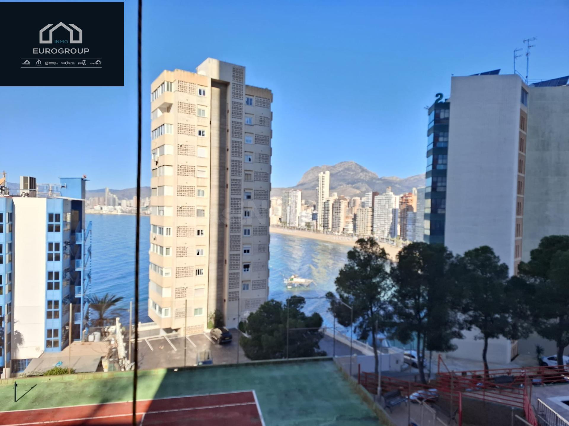 VIVIENDA DE 3 DORMITORIOS Y 2 BAÑOS CON PARKING COMUNITARIO, TENIS Y VISTAS AL MAR EN 2 LINEA .. RINCON DE LOIX