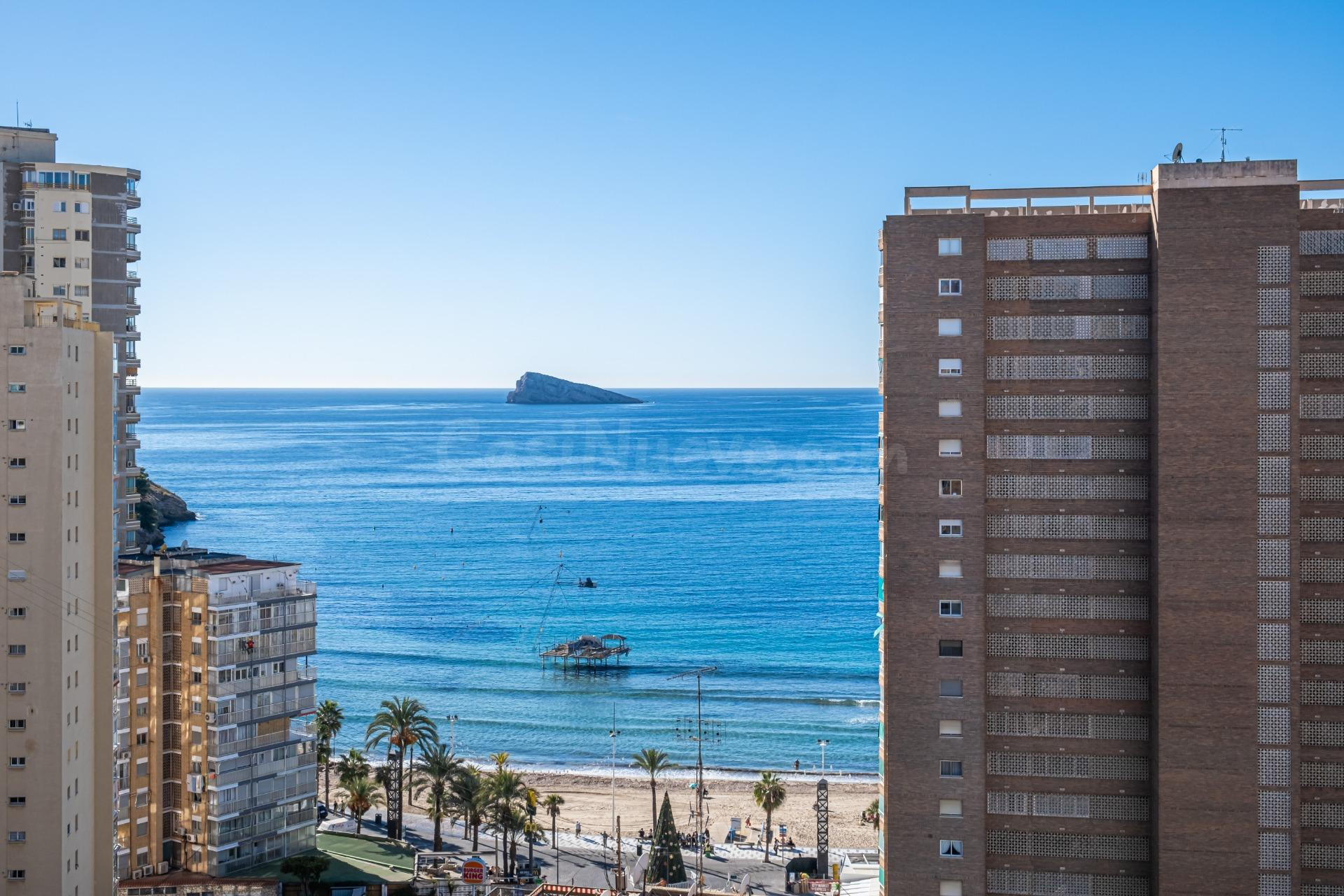 Apartamento reformado en venta con vistas al mar, parking y  - foto 2