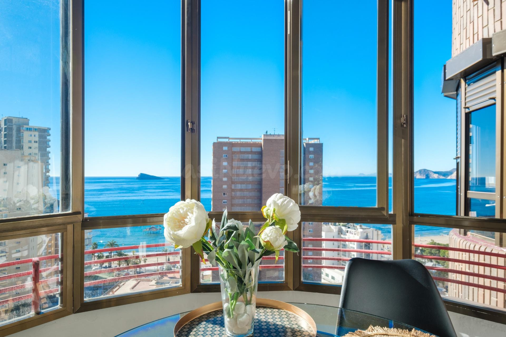 Apartamento reformado en venta con vistas al mar, parking y  - foto 3