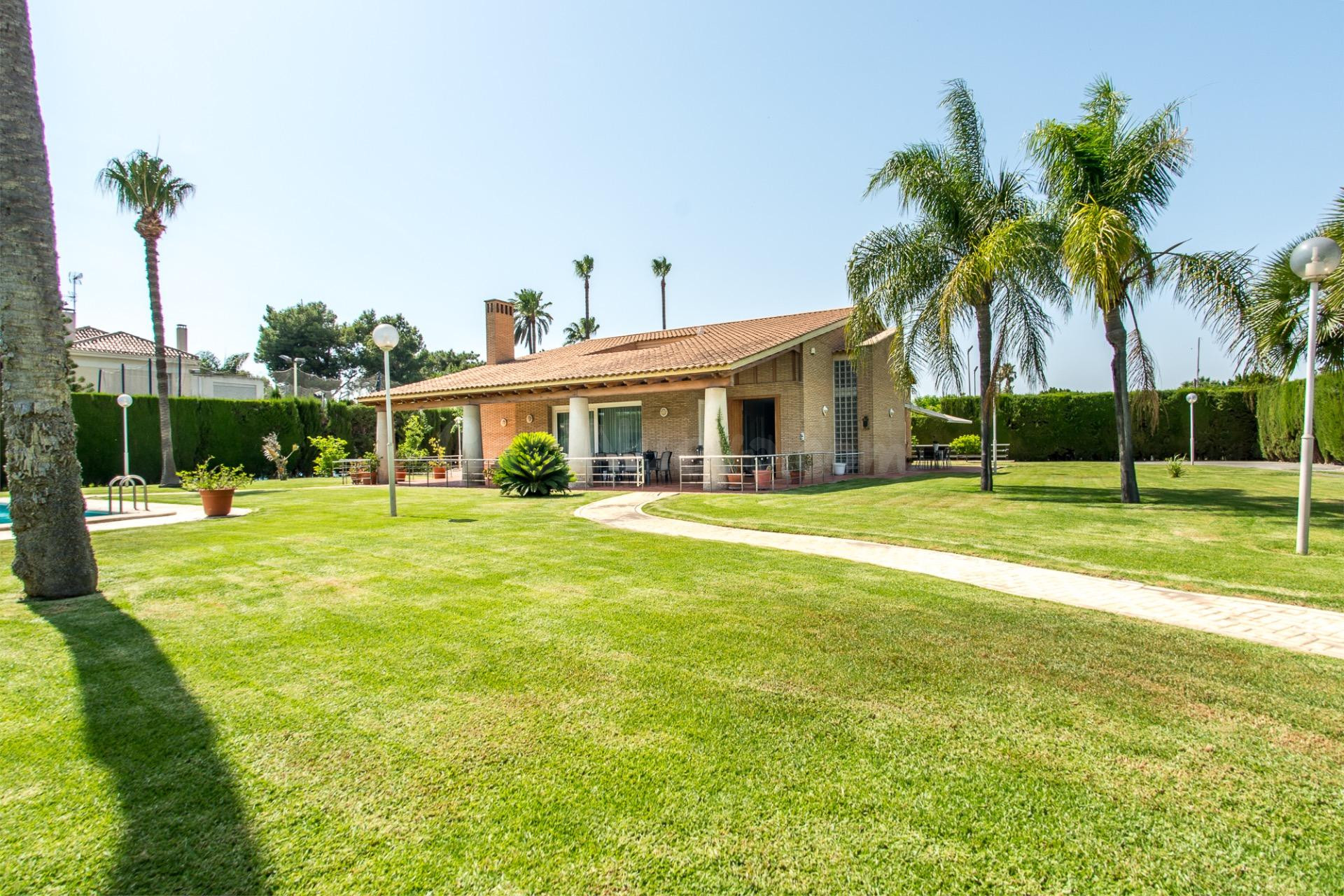 Chalet con 2.340m2 de parcela en Puente Tocinos
