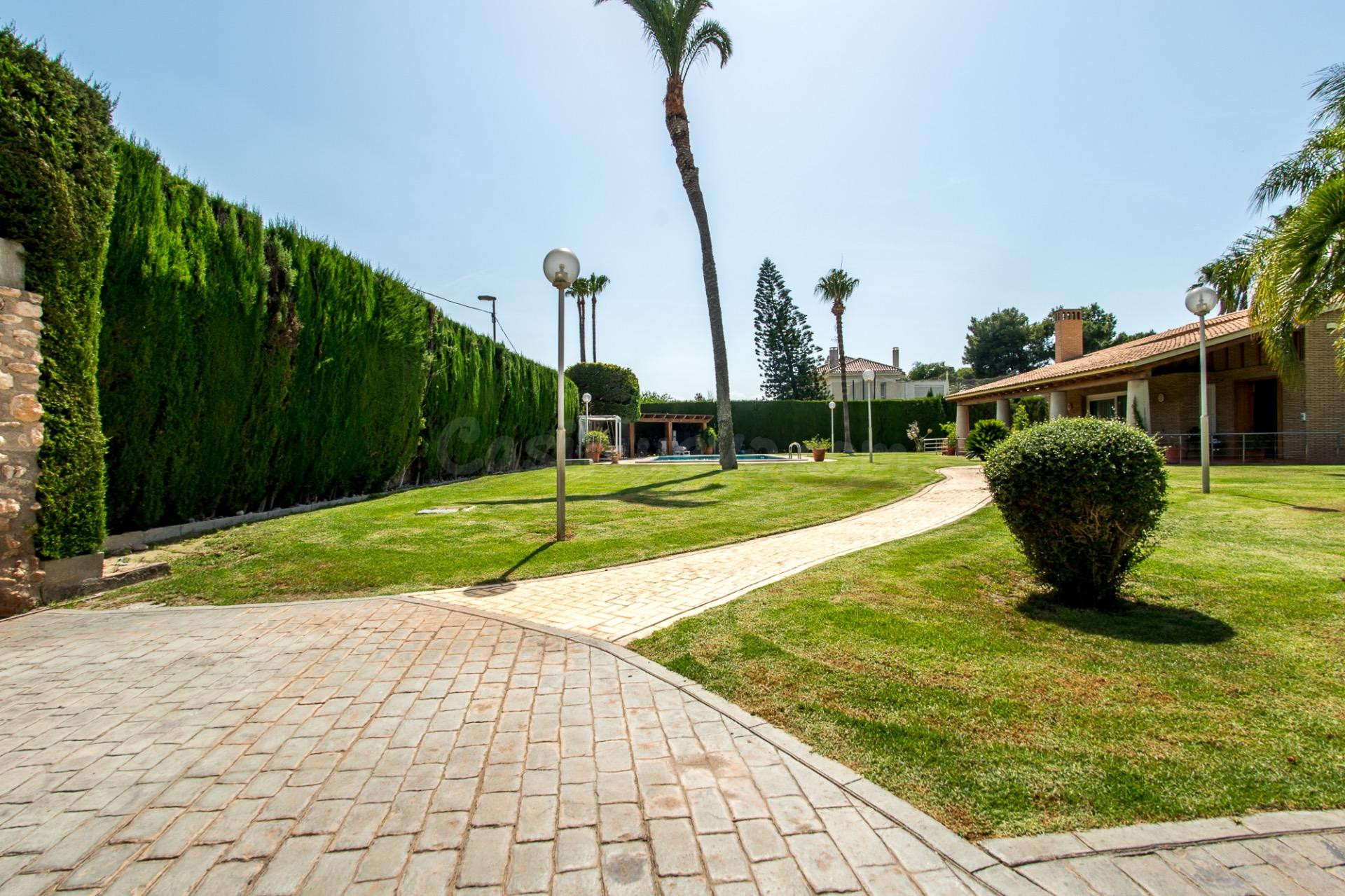 Chalet con 2.340m2 de parcela en Puente Tocinos - foto 3