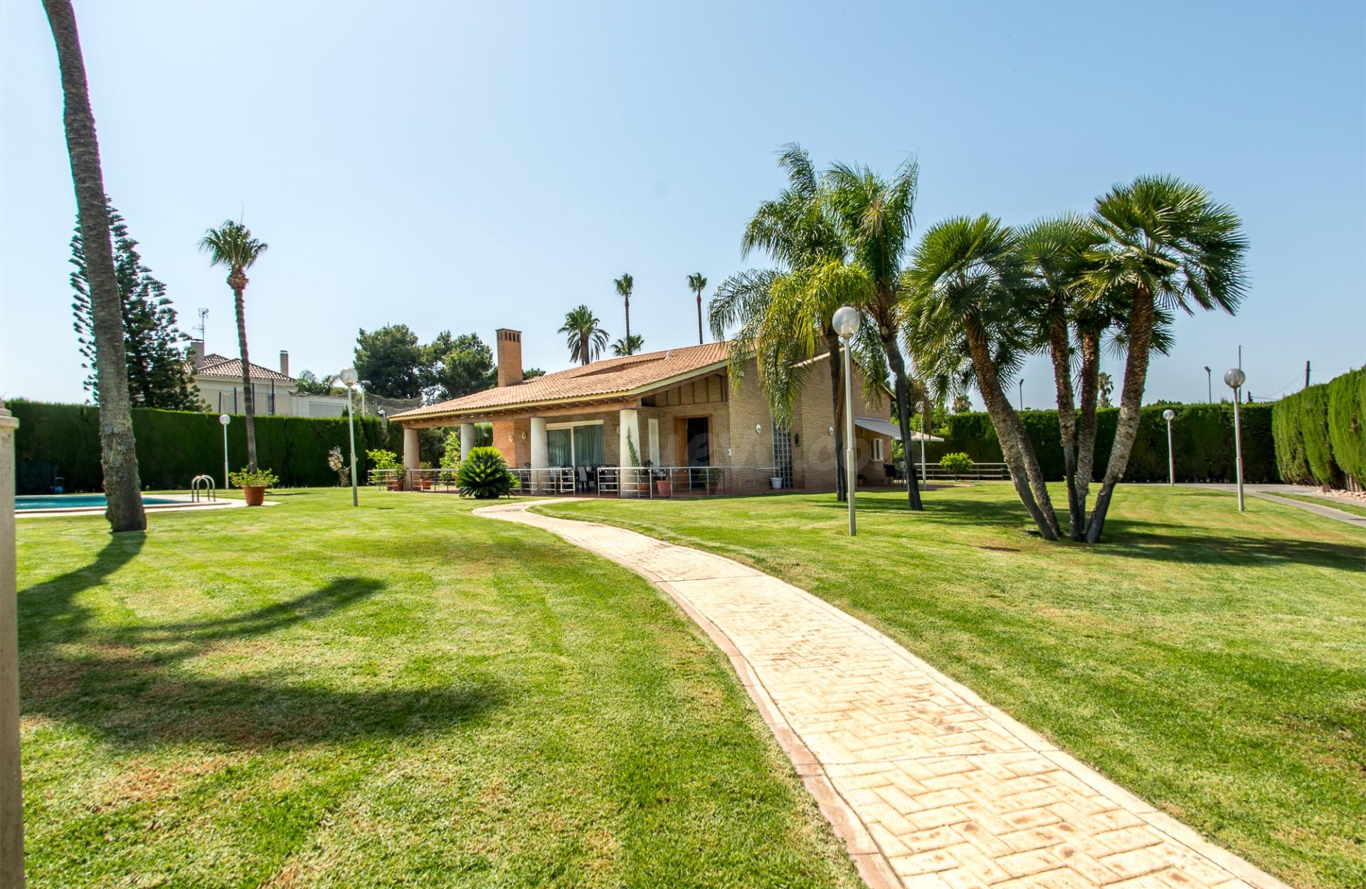 Chalet con 2.340m2 de parcela en Puente Tocinos - foto 5