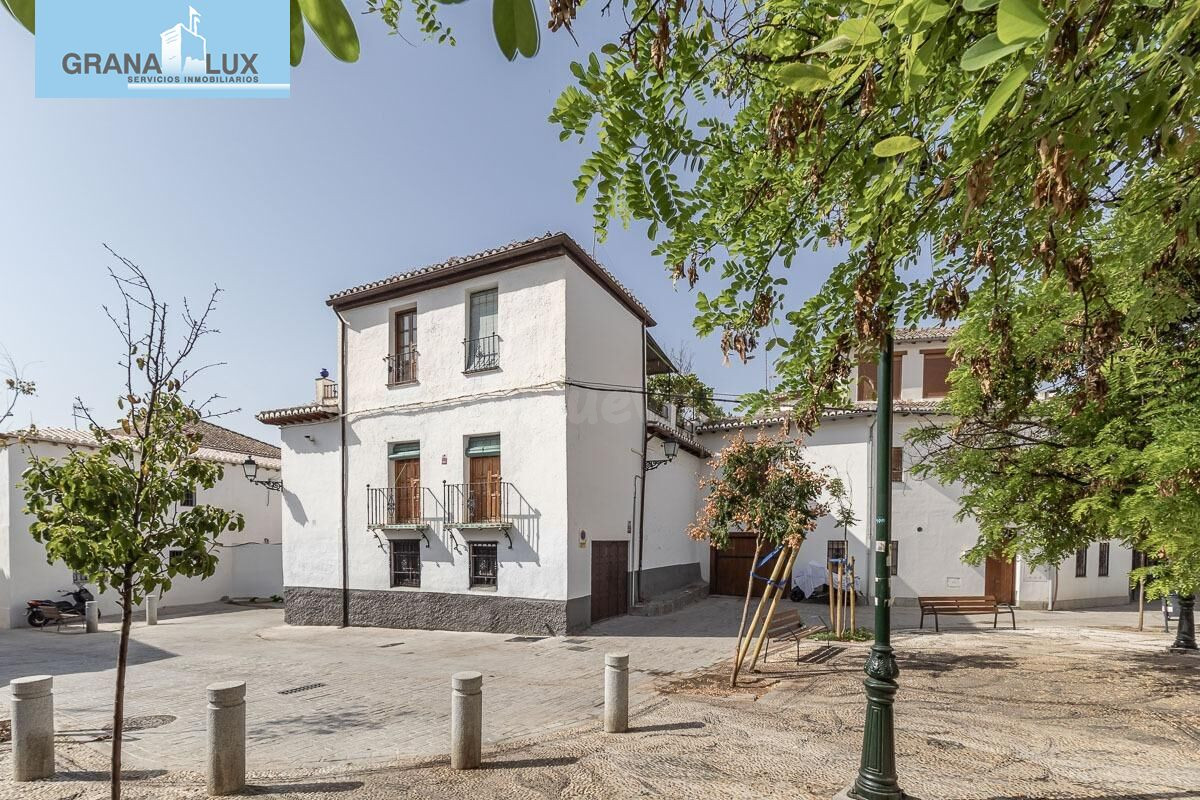 Gran casa histórica con patio central, terrazas y cochera en pleno Albaicín