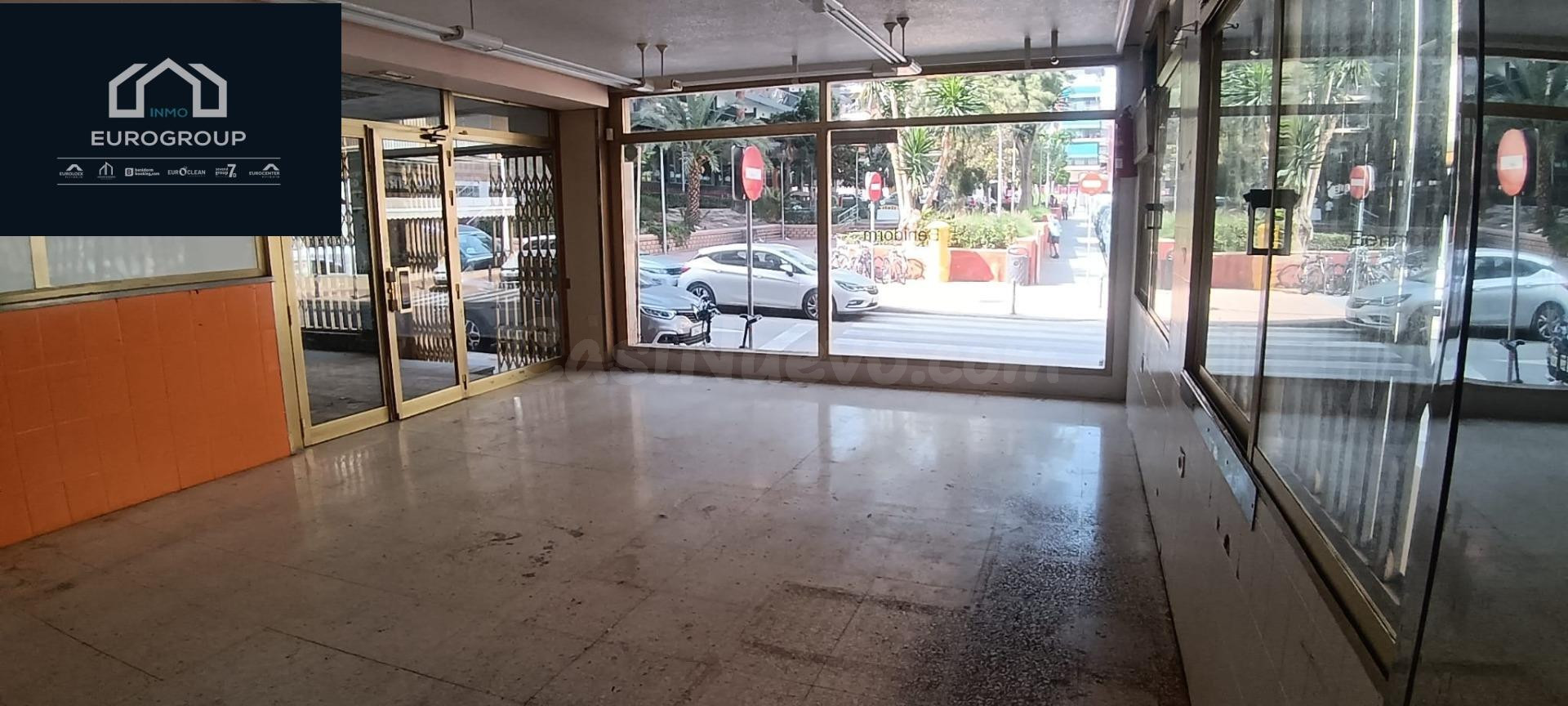 LOCAL COMERCIAL CENTRICO CON MUCHA FACHADA DE VENTANALES PAR