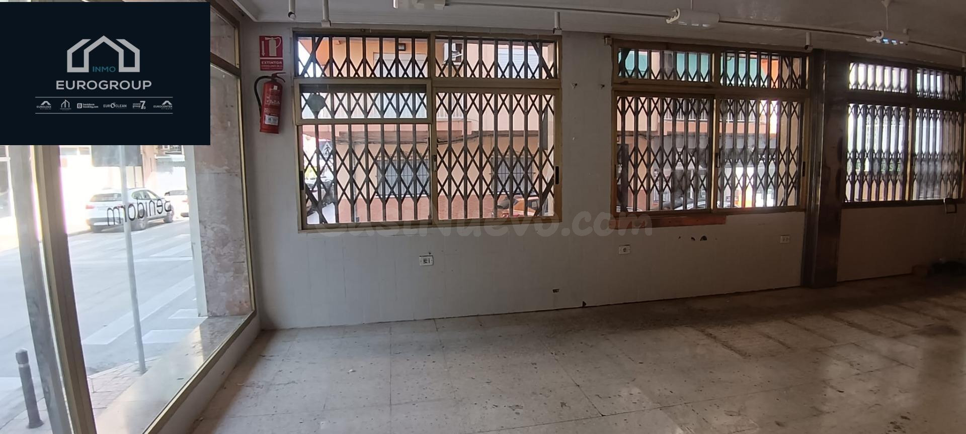 LOCAL COMERCIAL CENTRICO CON MUCHA FACHADA DE VENTANALES PAR - foto 4