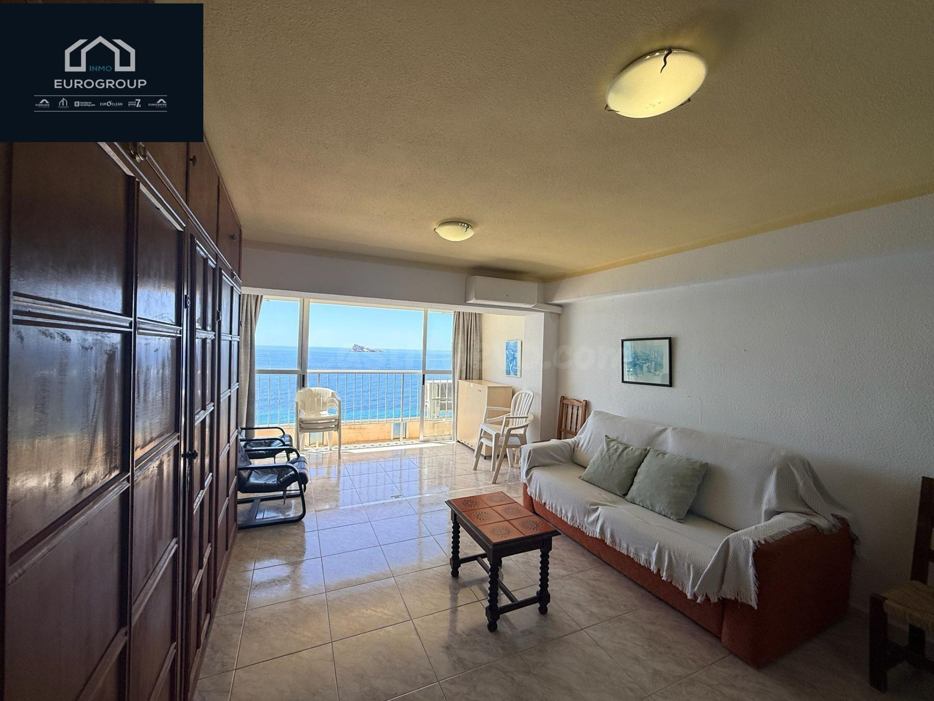 FANTASTICO APARTAMENTO DE 1 DORMITORIO, 1 LINEA DE PLAYA DE LEVANTE Y VISTAS AL MAR INCREIBLES, MUY AMPLIO CON PARKING COMUNITARIO. SOL TODO EL DIA