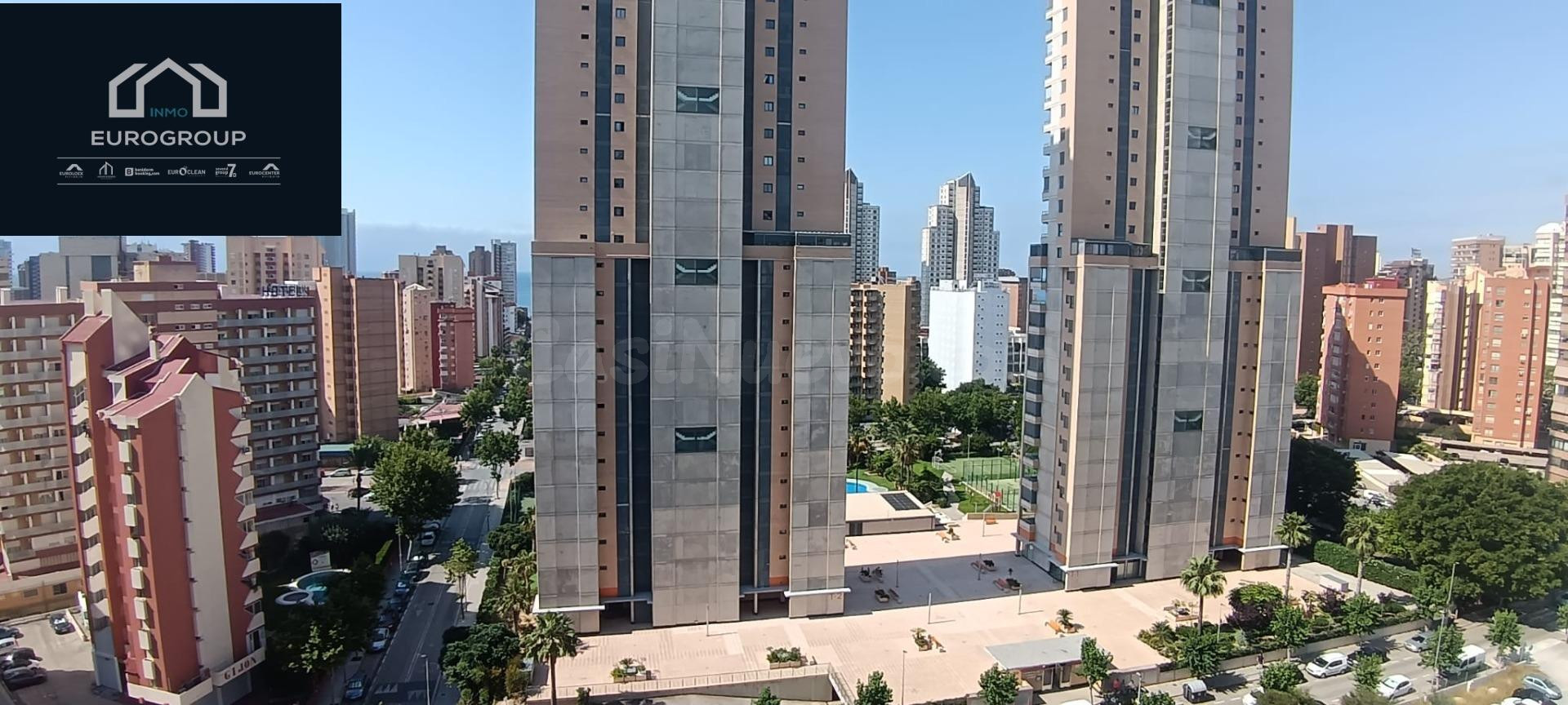 FANTASTICO APARTAMENTO DE 2 DORMITORIOS Y 2 BAÑOS CON PLAZA DE GARAJE Y PISCINA EN PLAYA DE LEVANTE