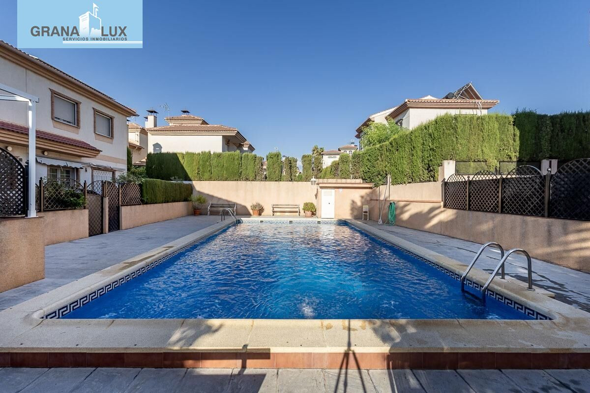 Casa en Ogijares con piscina comunitaria. - foto 2