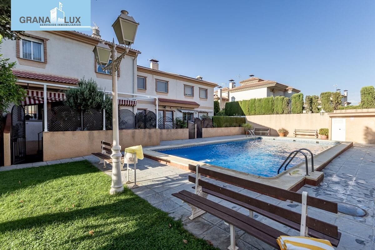 Casa en Ogijares con piscina comunitaria. - foto 3