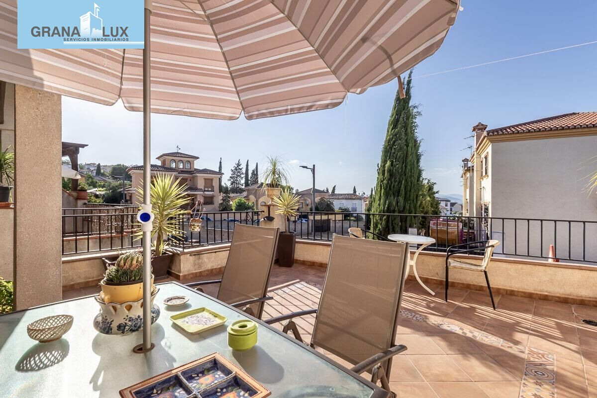 Casa en Ogijares con piscina comunitaria. - foto 4