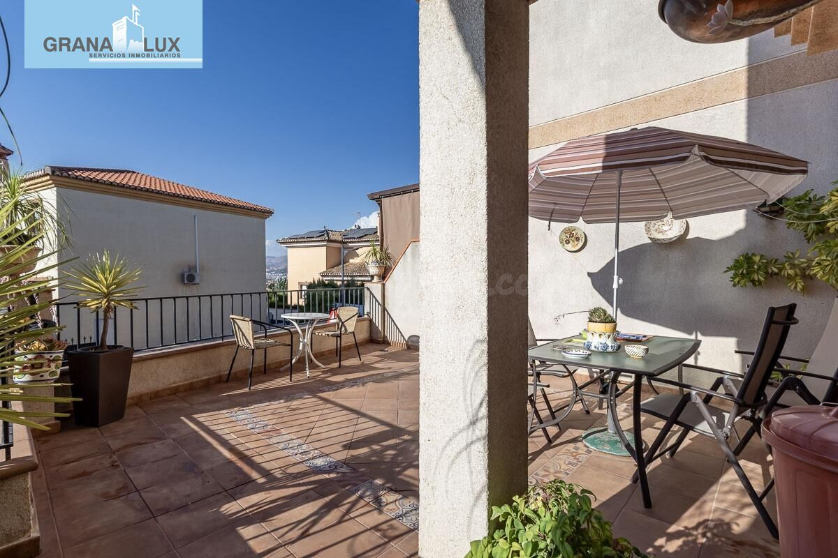 Casa en Ogijares con piscina comunitaria. - foto 5