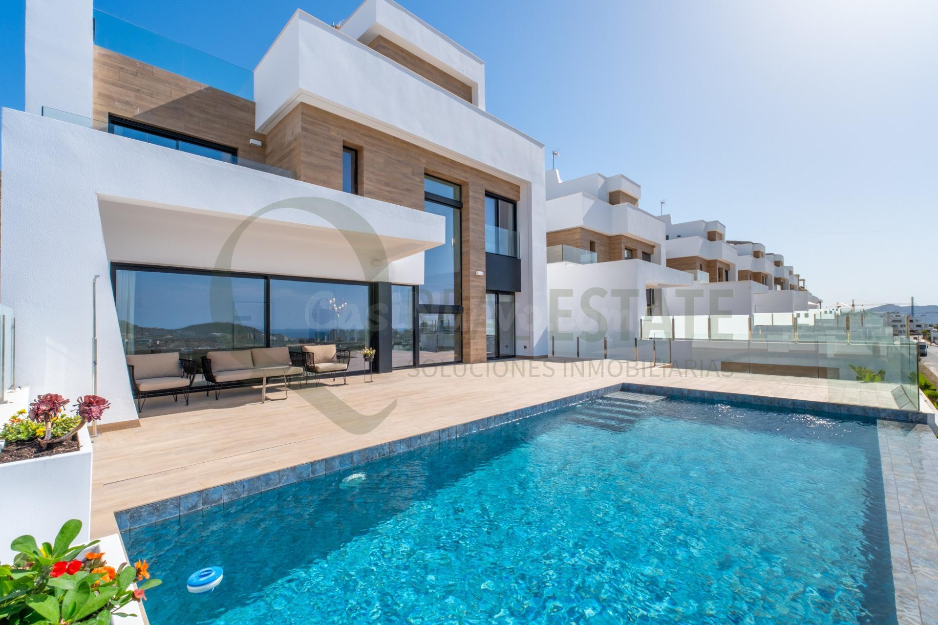 EXCLUSIVA VILLA DE DISEÑO CON VISTAS PANORÁMICAS AL MAR Y AL - foto 2