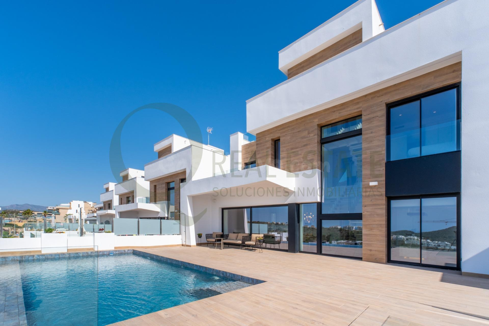 EXCLUSIVA VILLA DE DISEÑO CON VISTAS PANORÁMICAS AL MAR Y AL - foto 3