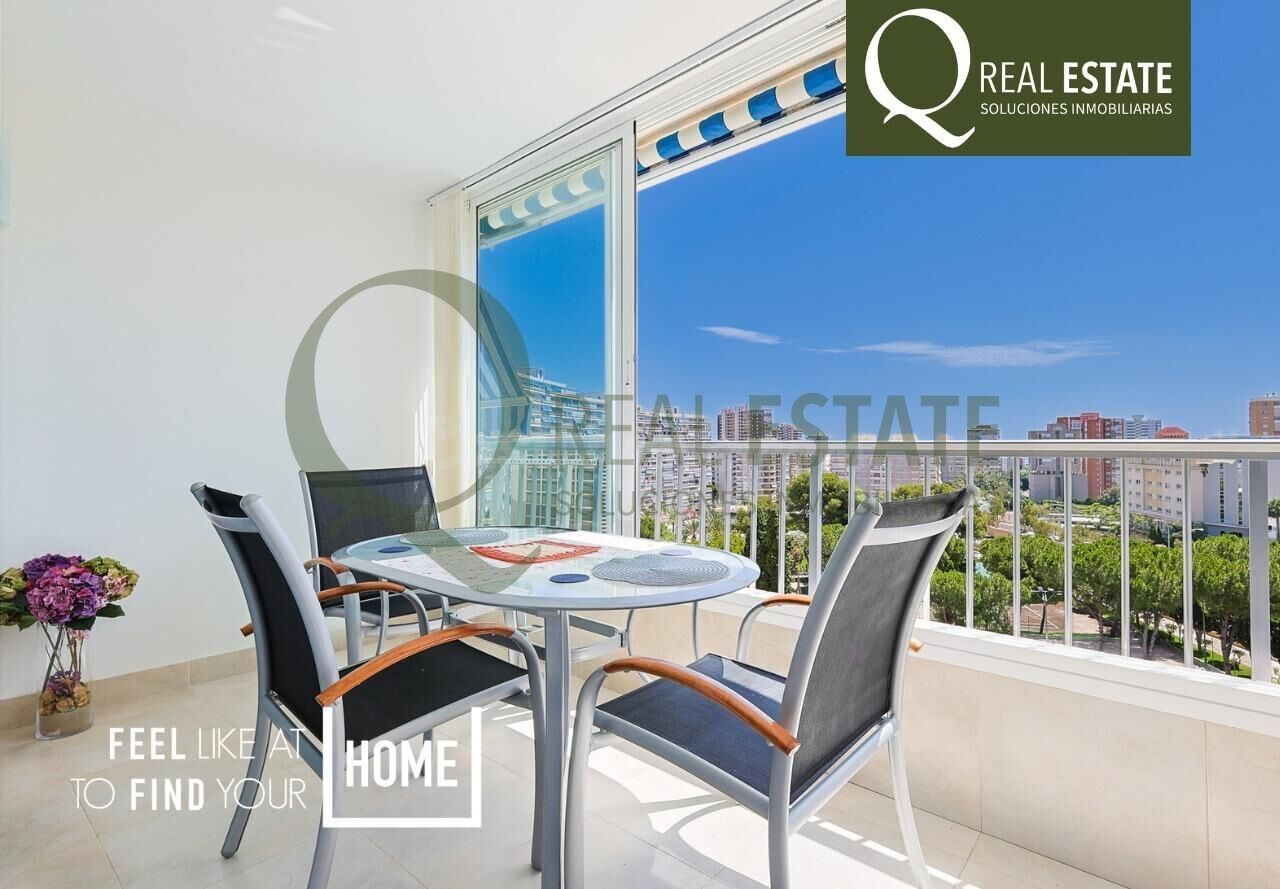 Piso en Playa de San Juan con gran terraza, parking, vistas despejadas y urbanización completa