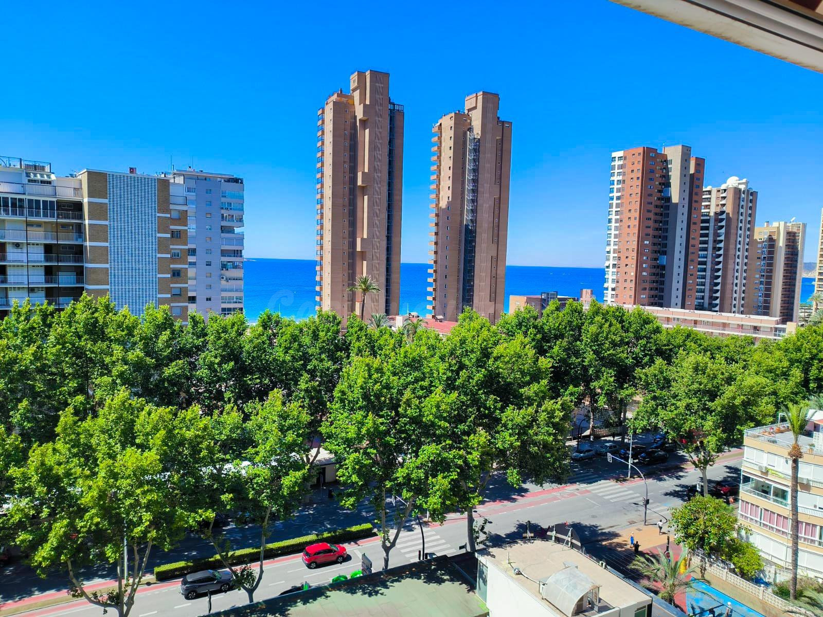 Piso de lujo de 2 dorm. con garaje en la Av. Mediterráneo - www.inmoeurogroup.com