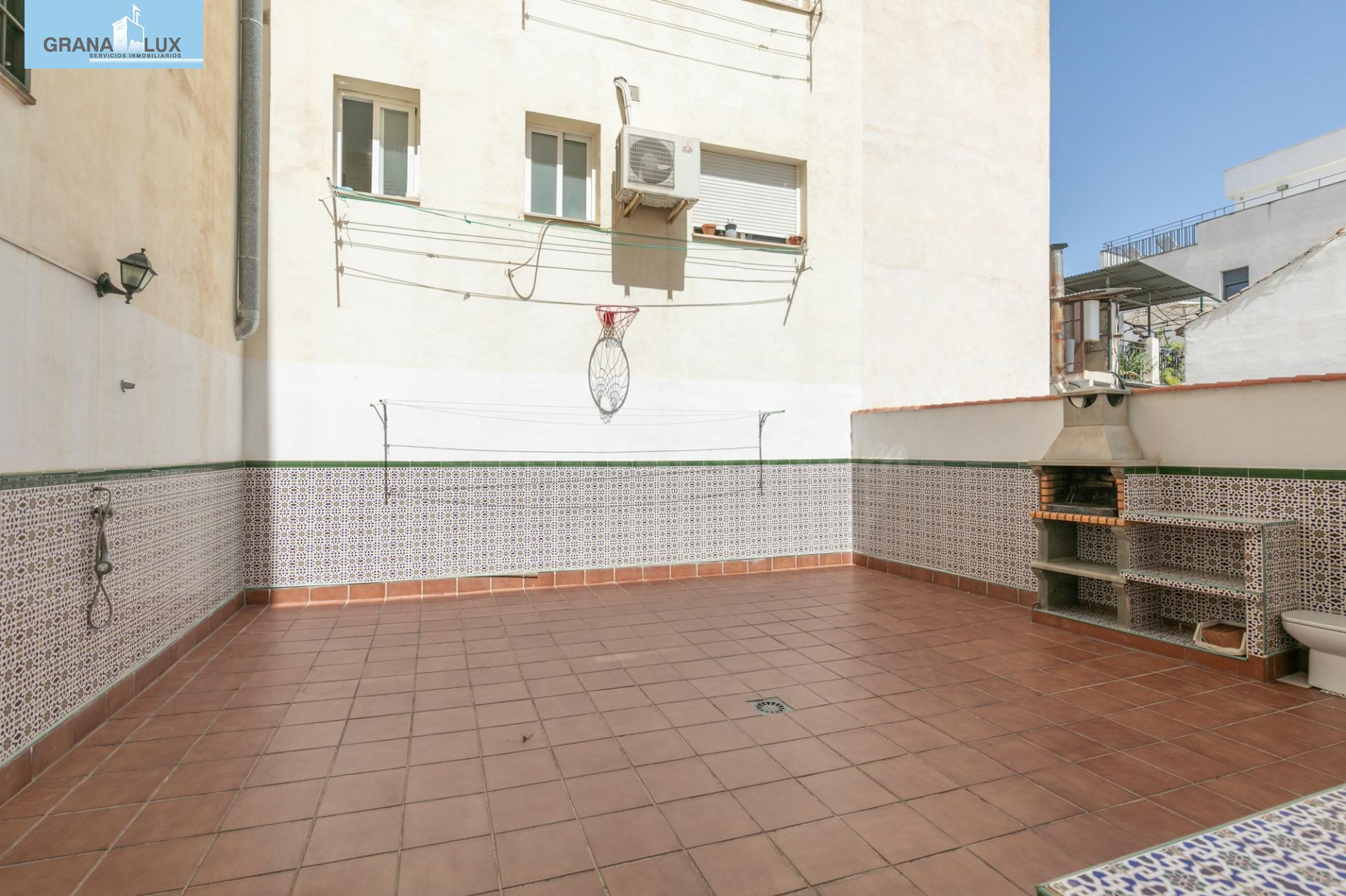 PISO EN VENTA EN ARMILLA CENTRO | 2 DORMITORIOS | GRAN PATIO - foto 2