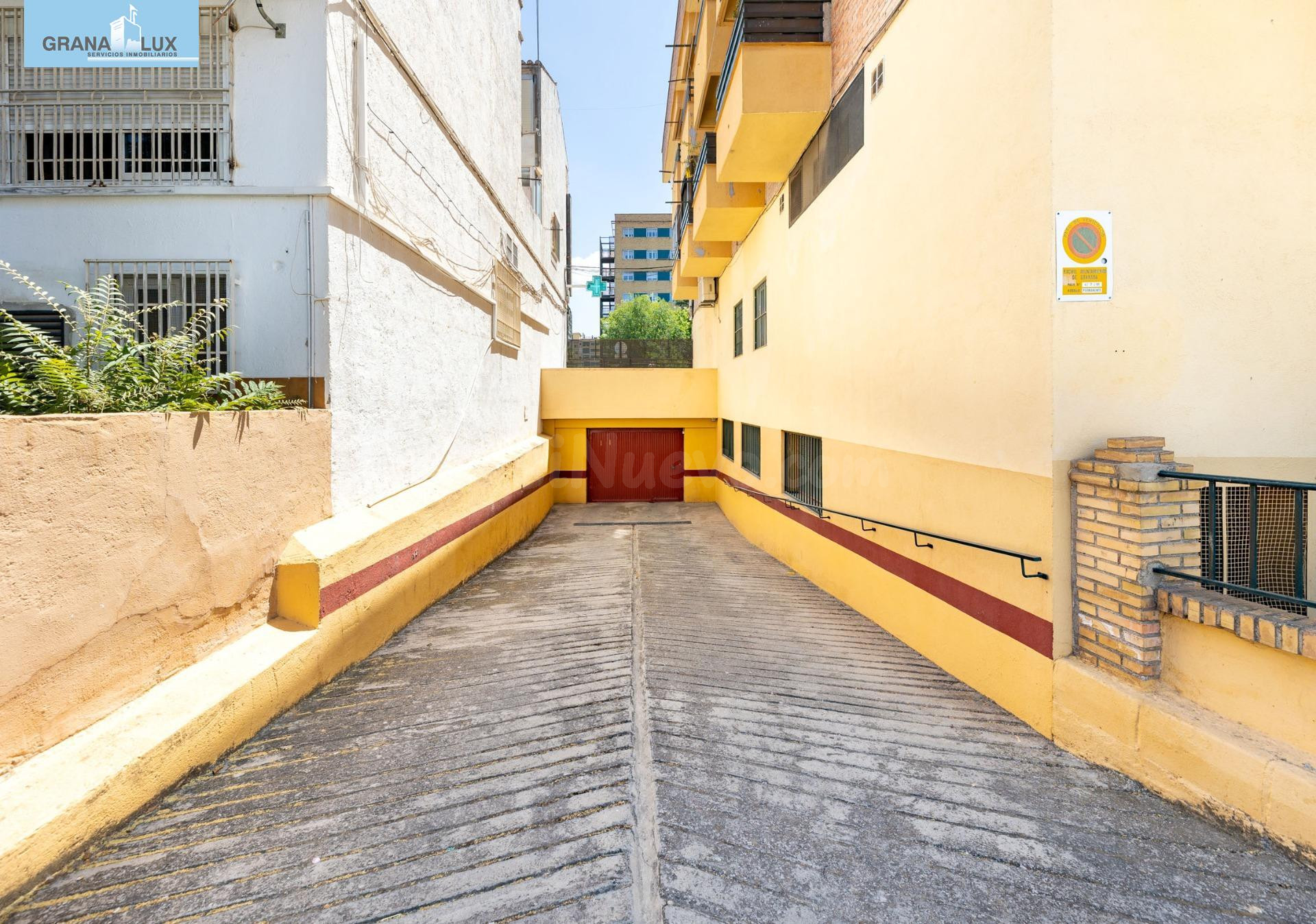 Plaza de garaje en venta junto a Traumatología. - foto 3